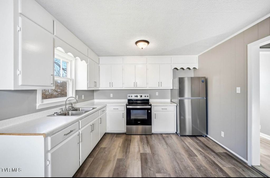 Photo of 2616 Park Avenue, Johnson City, TN 37601 (MLS # 9990412)