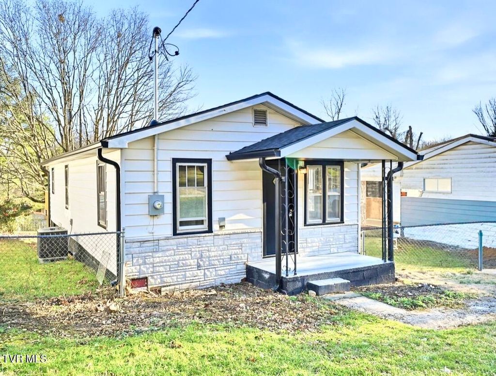 Photo of 2616 Park Avenue, Johnson City, TN 37601 (MLS # 9990412)