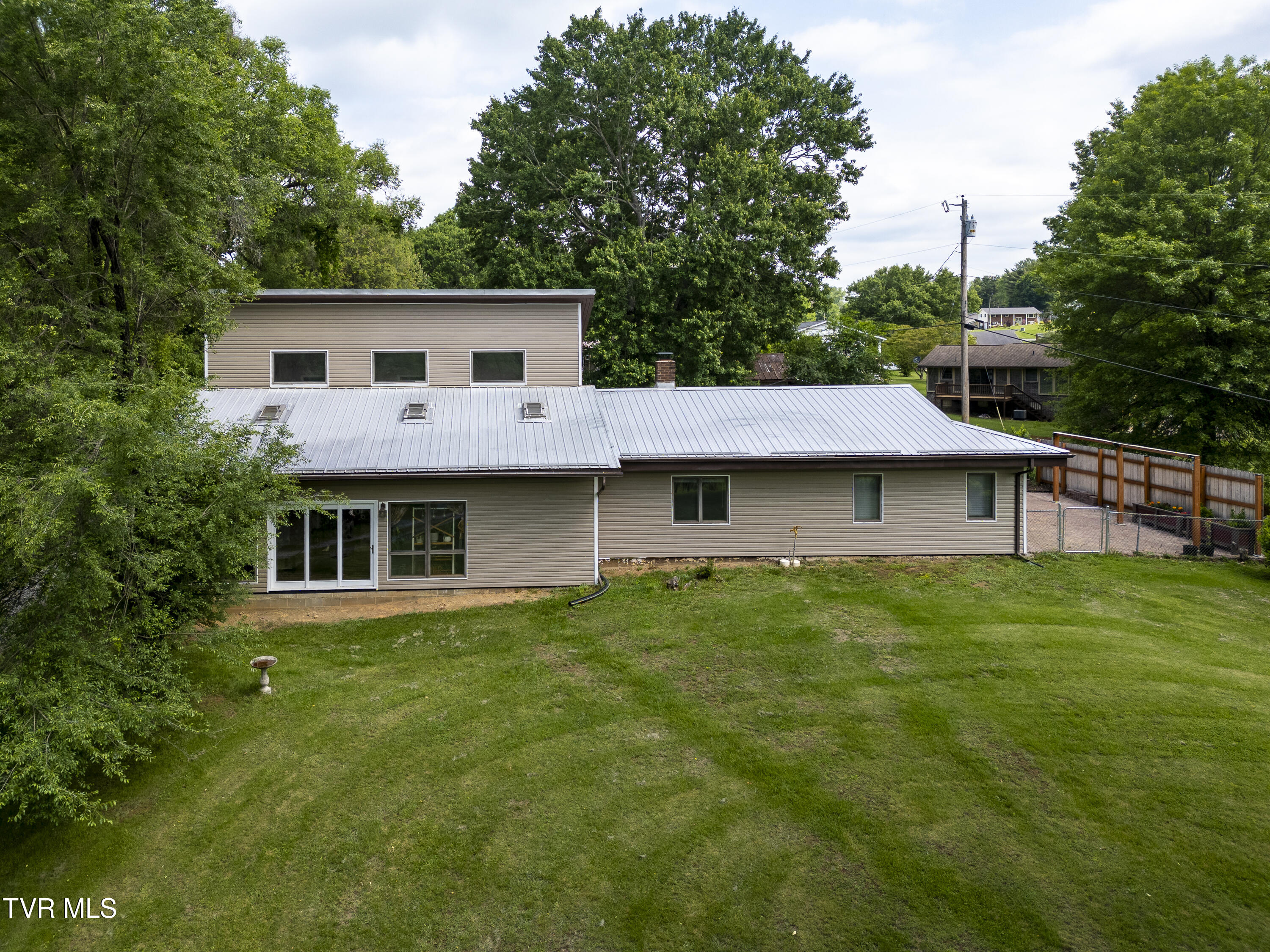 255 Holly Mountain Lane, Bristol, Virginia image 29