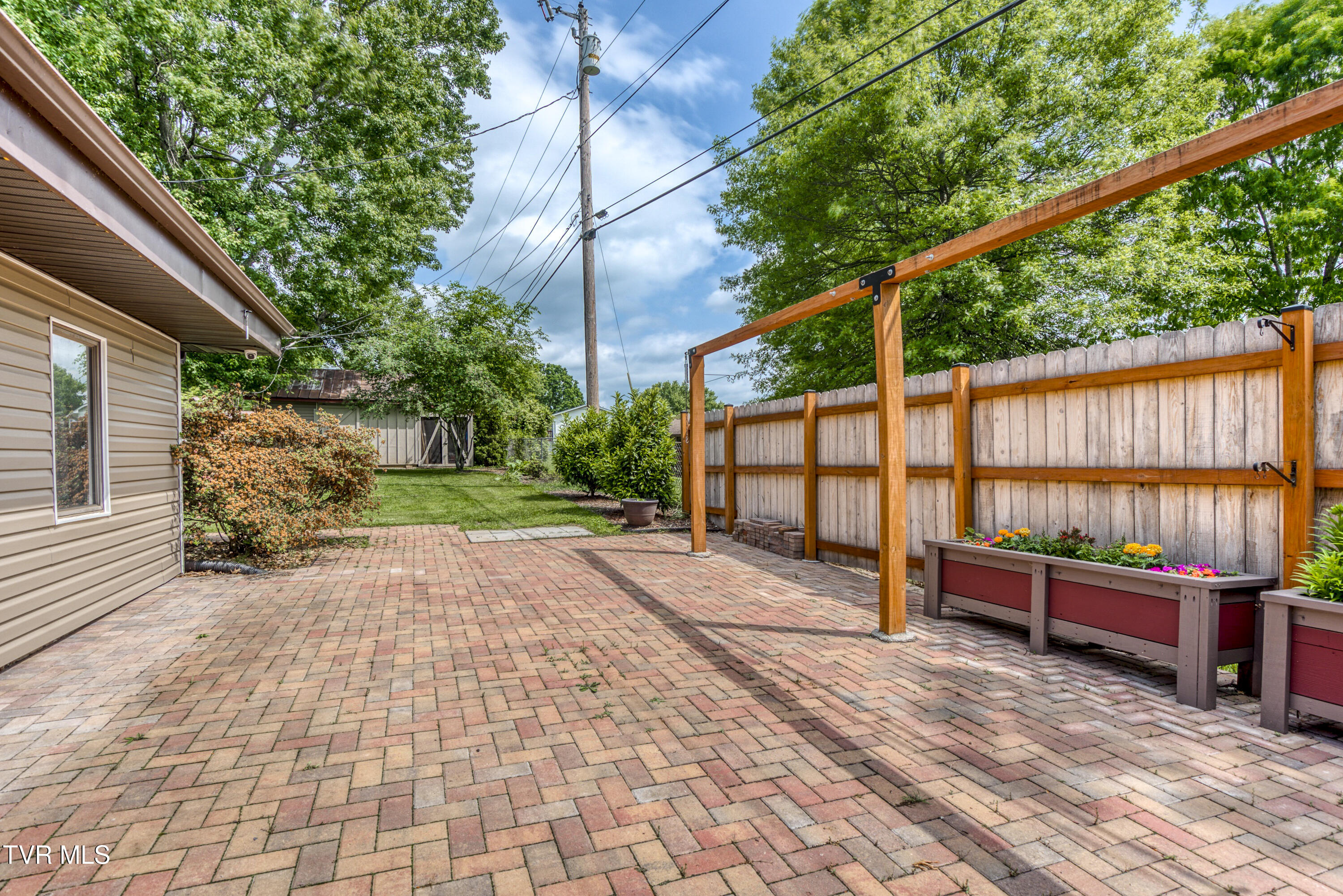 255 Holly Mountain Lane, Bristol, Virginia image 9