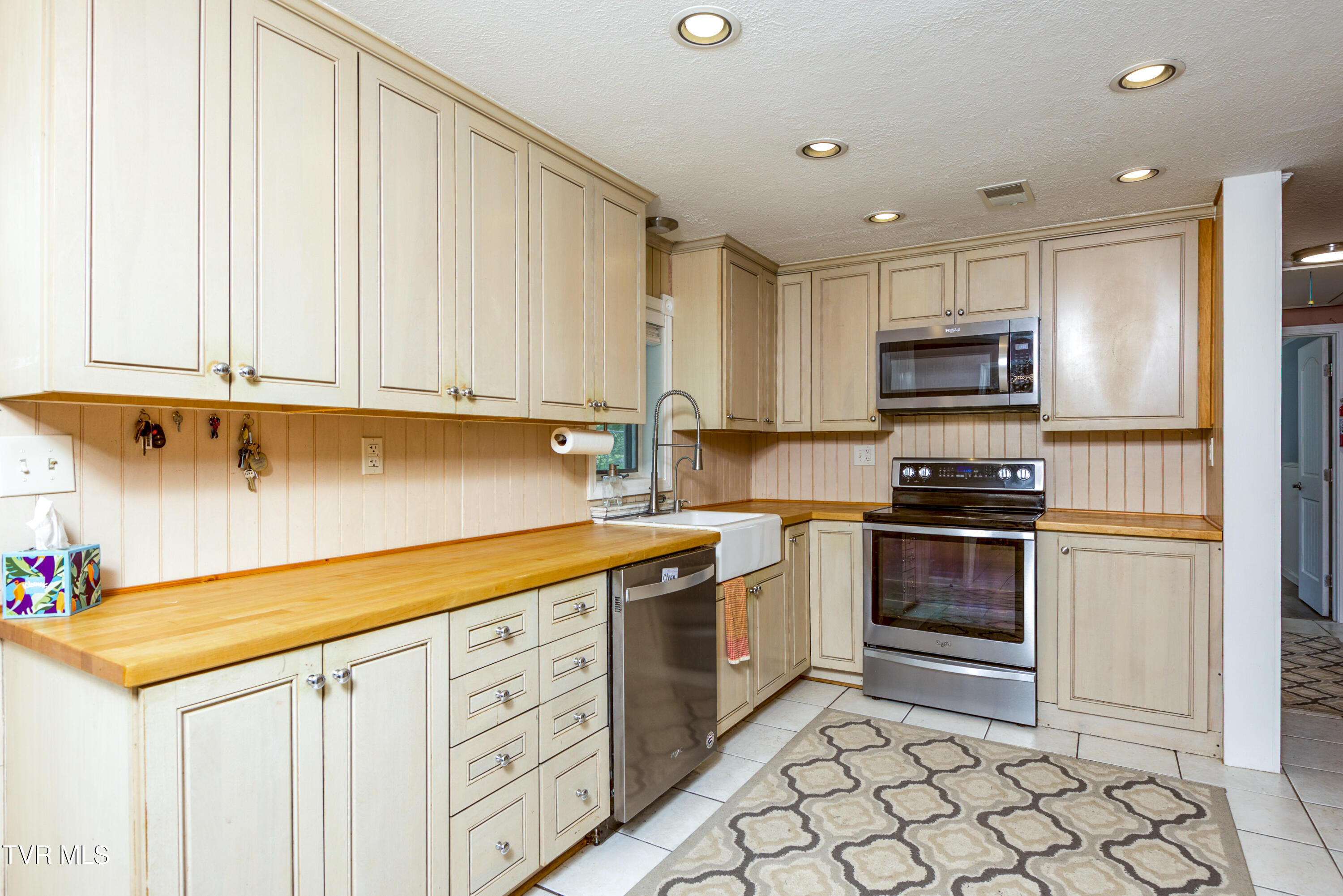 255 Holly Mountain Lane, Bristol, Virginia image 16