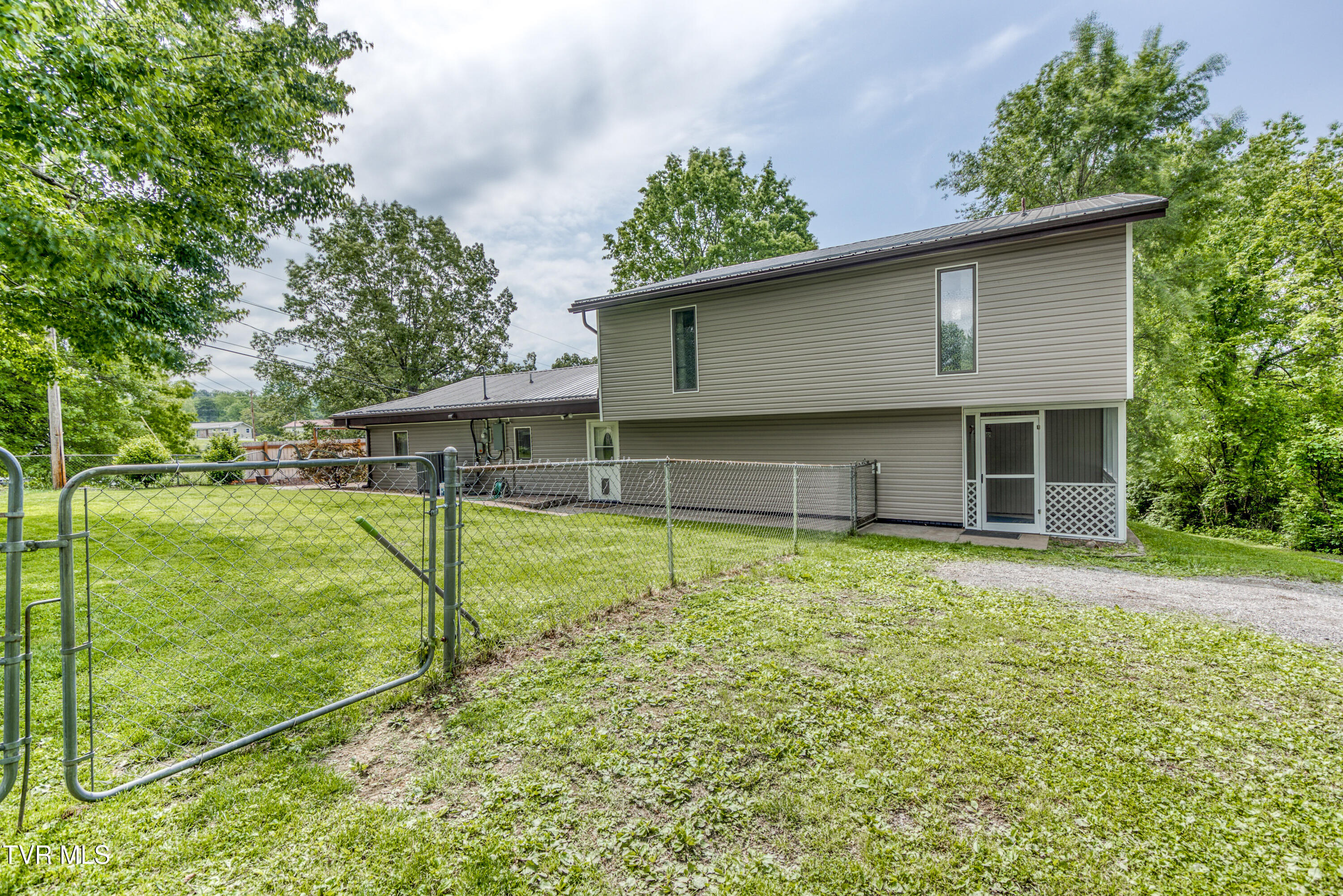 255 Holly Mountain Lane, Bristol, Virginia image 8