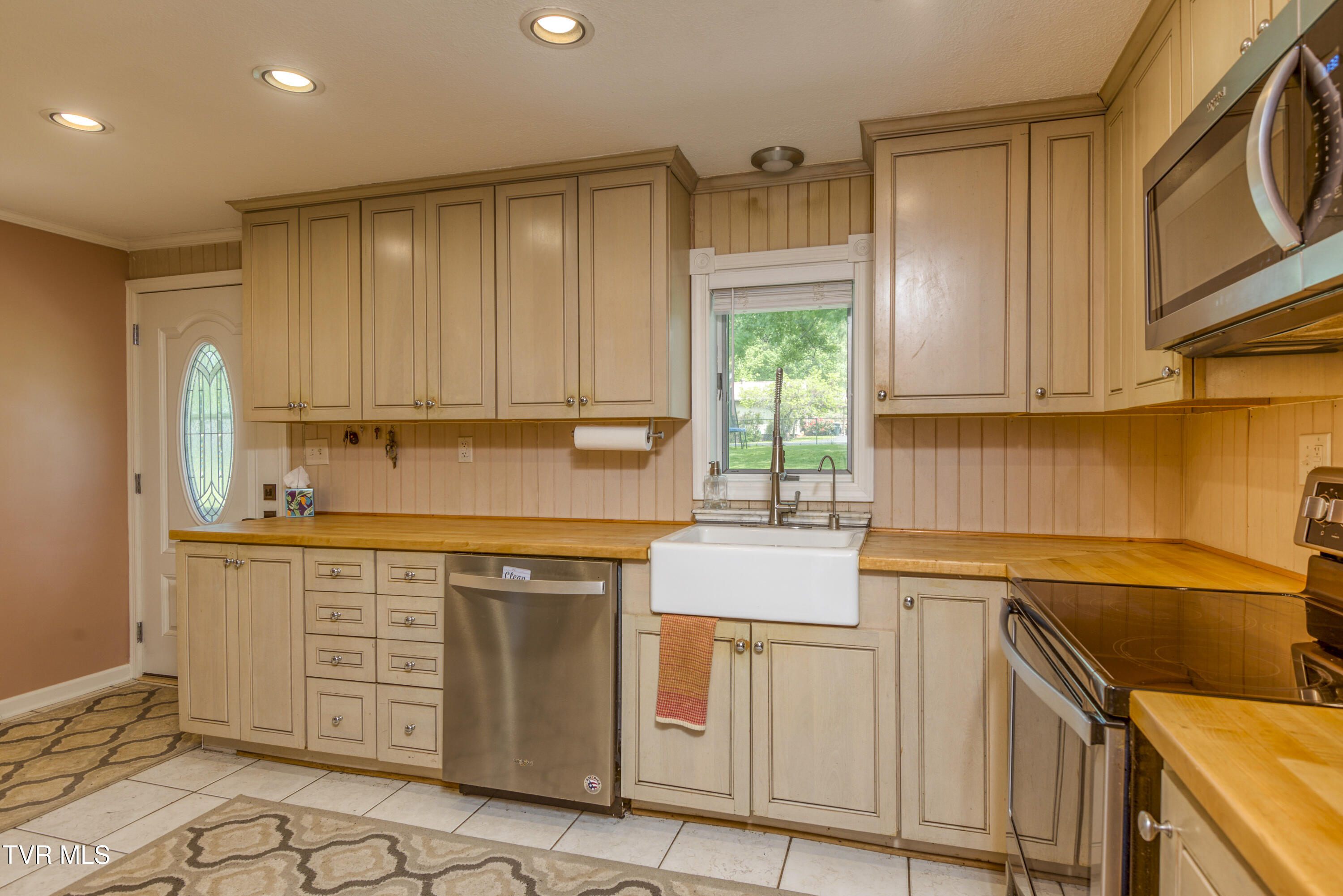 255 Holly Mountain Lane, Bristol, Virginia image 17