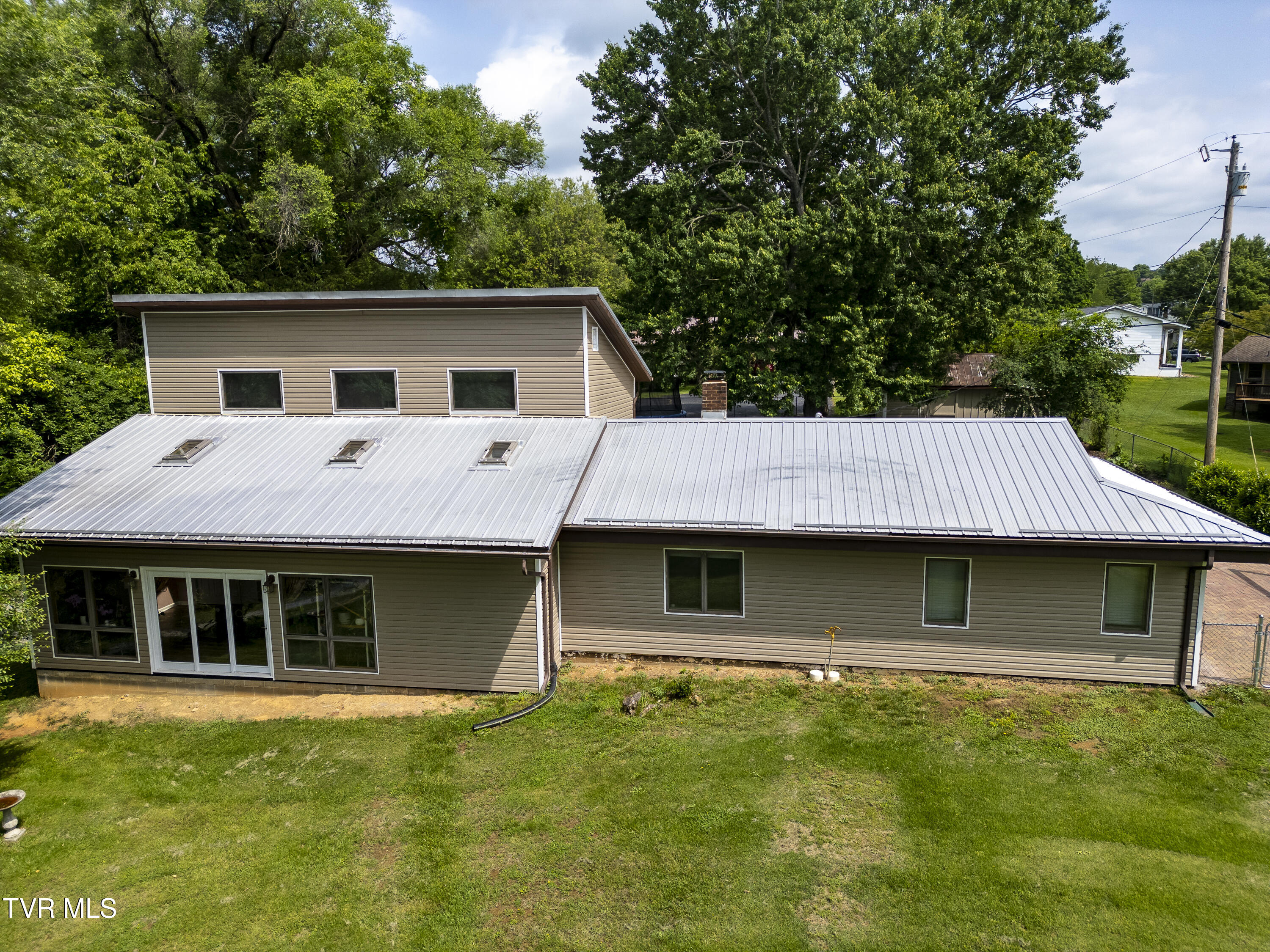 255 Holly Mountain Lane, Bristol, Virginia image 30