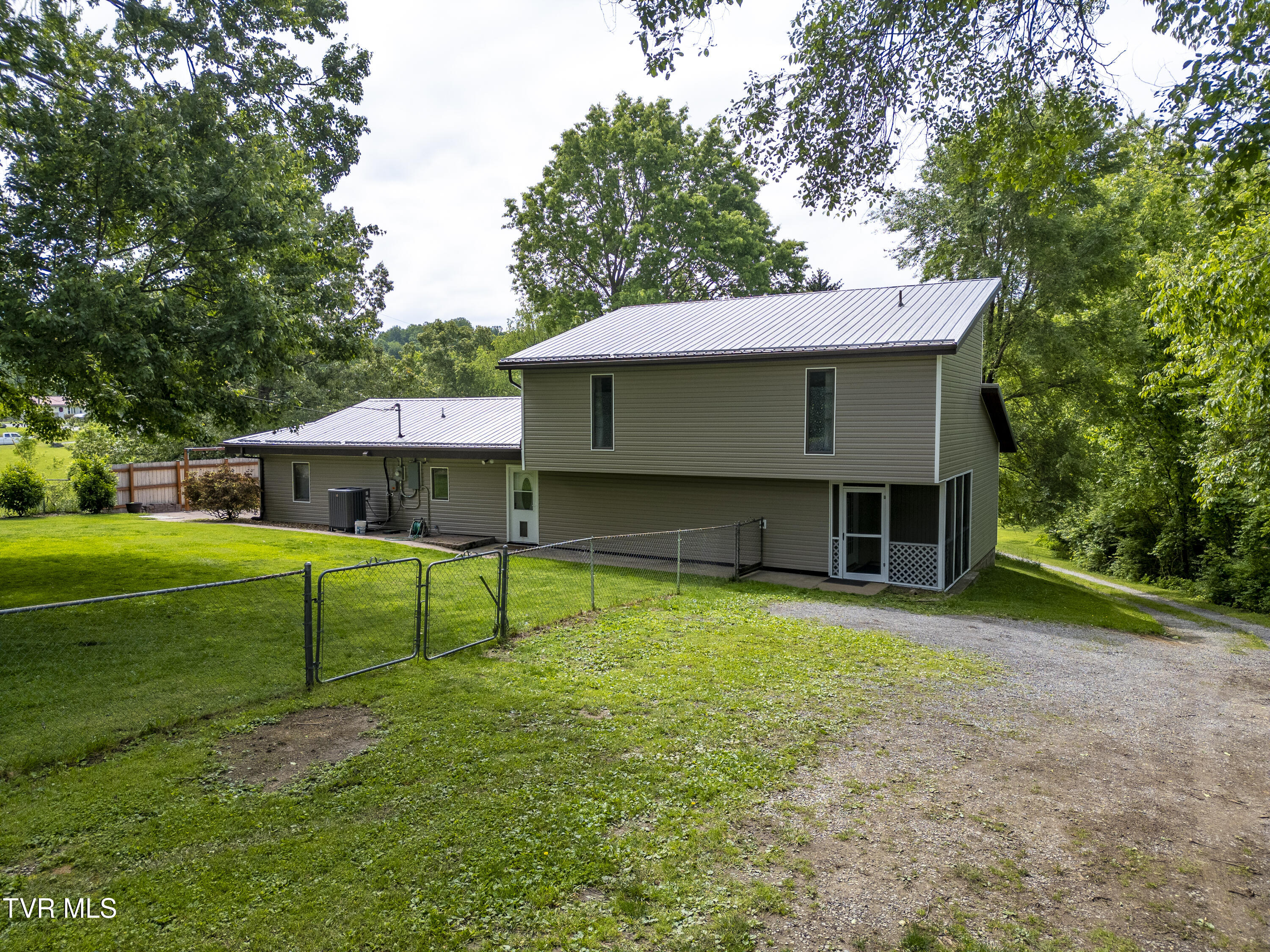 255 Holly Mountain Lane, Bristol, Virginia image 28