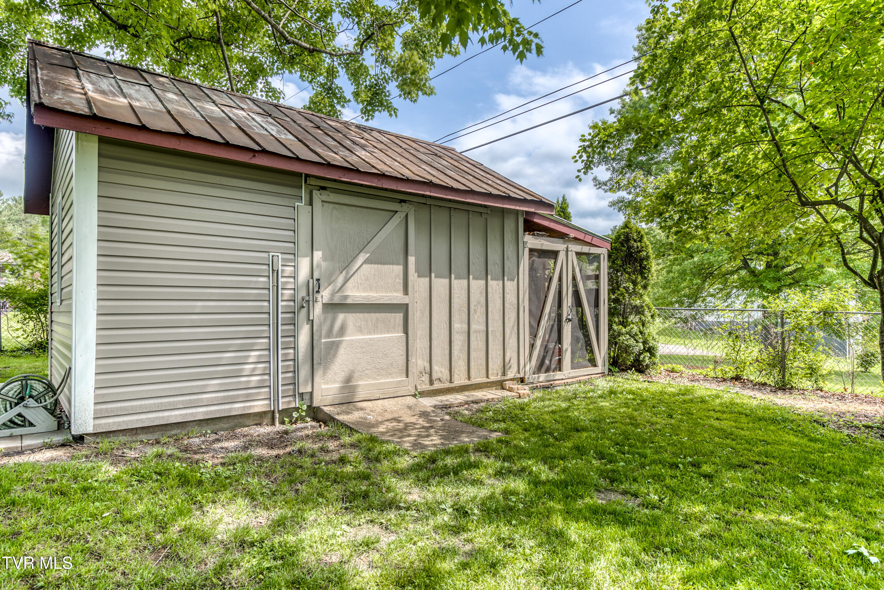 255 Holly Mountain Lane, Bristol, Virginia image 12
