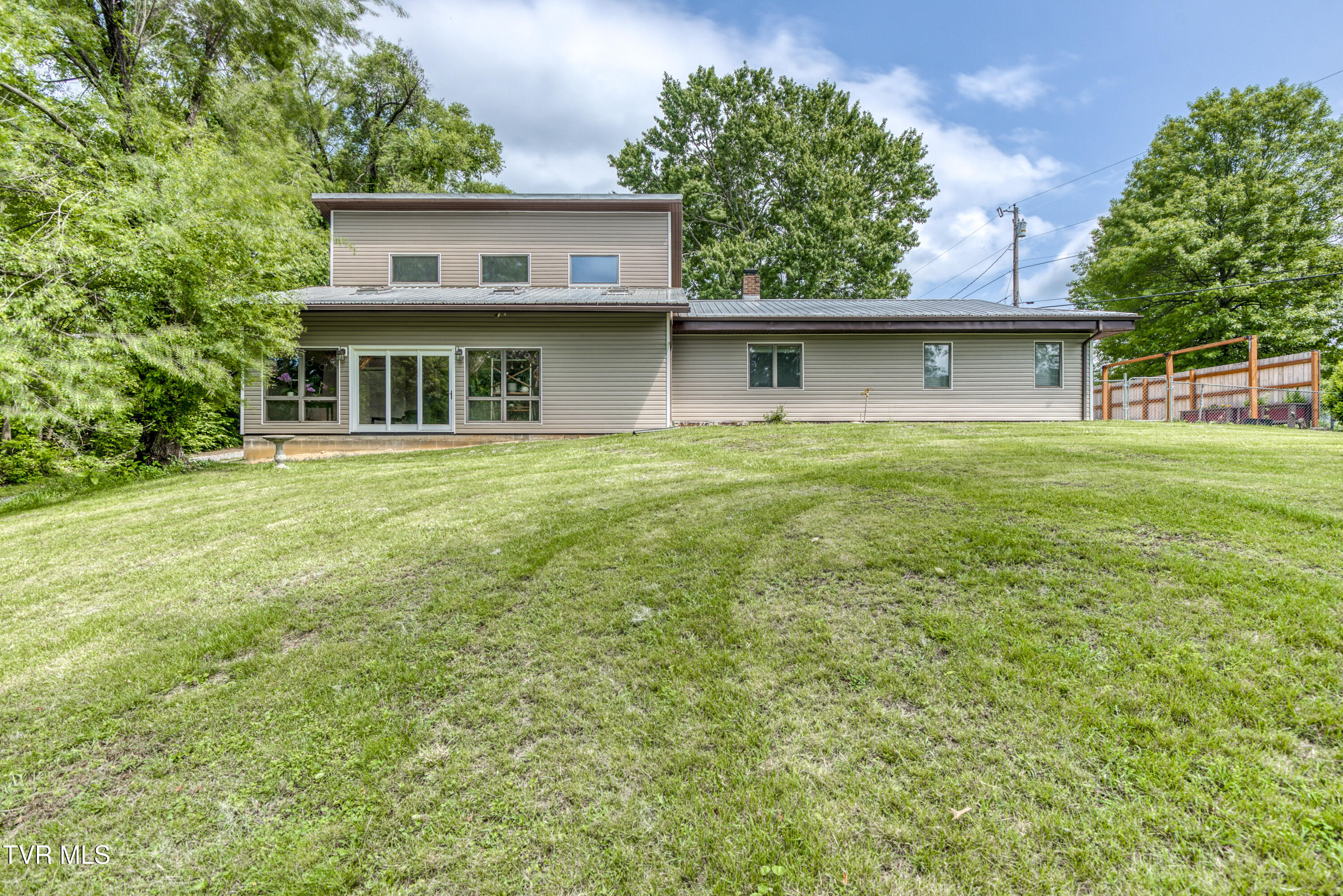 255 Holly Mountain Lane, Bristol, Virginia image 1