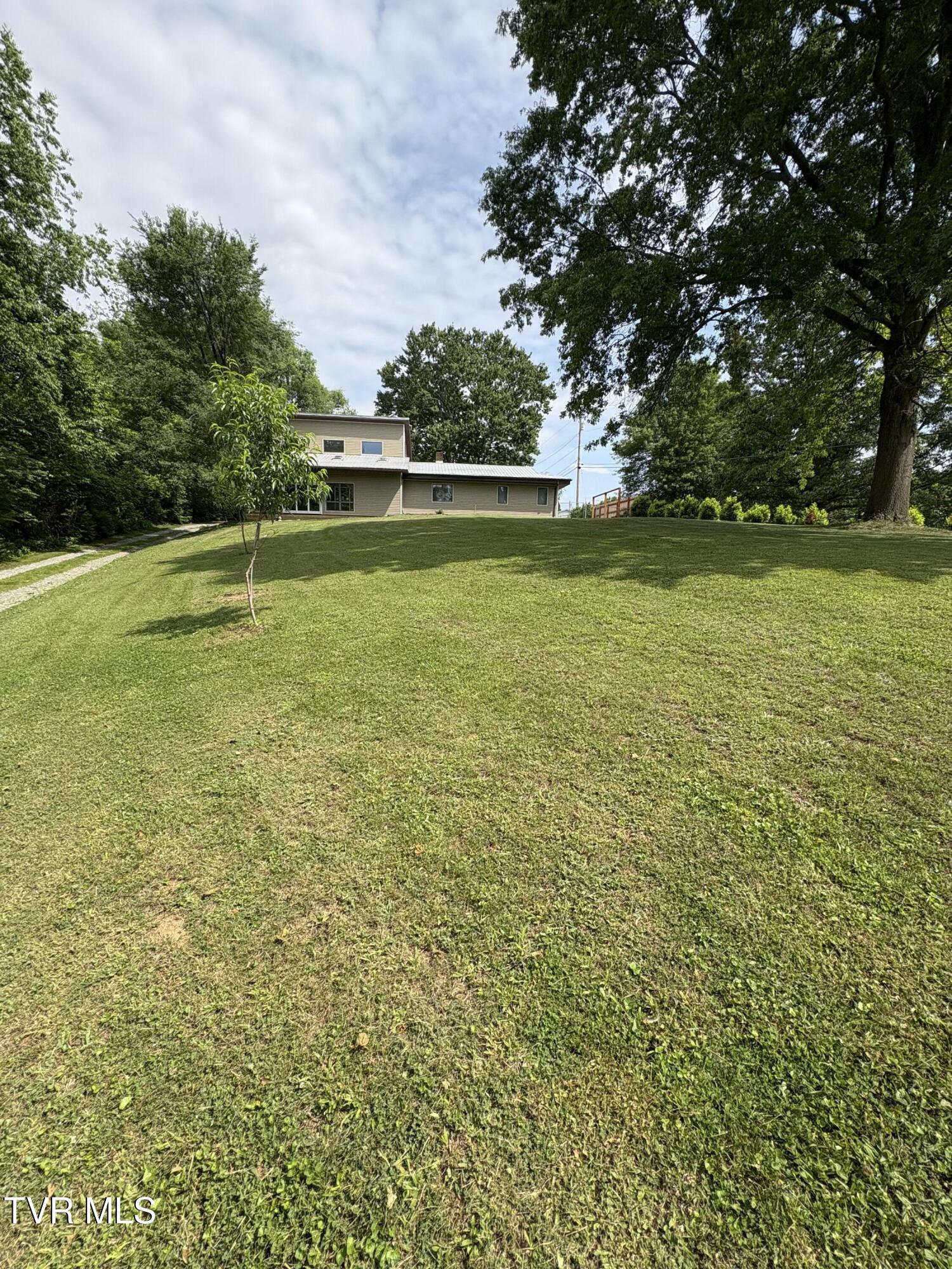 255 Holly Mountain Lane, Bristol, Virginia image 4