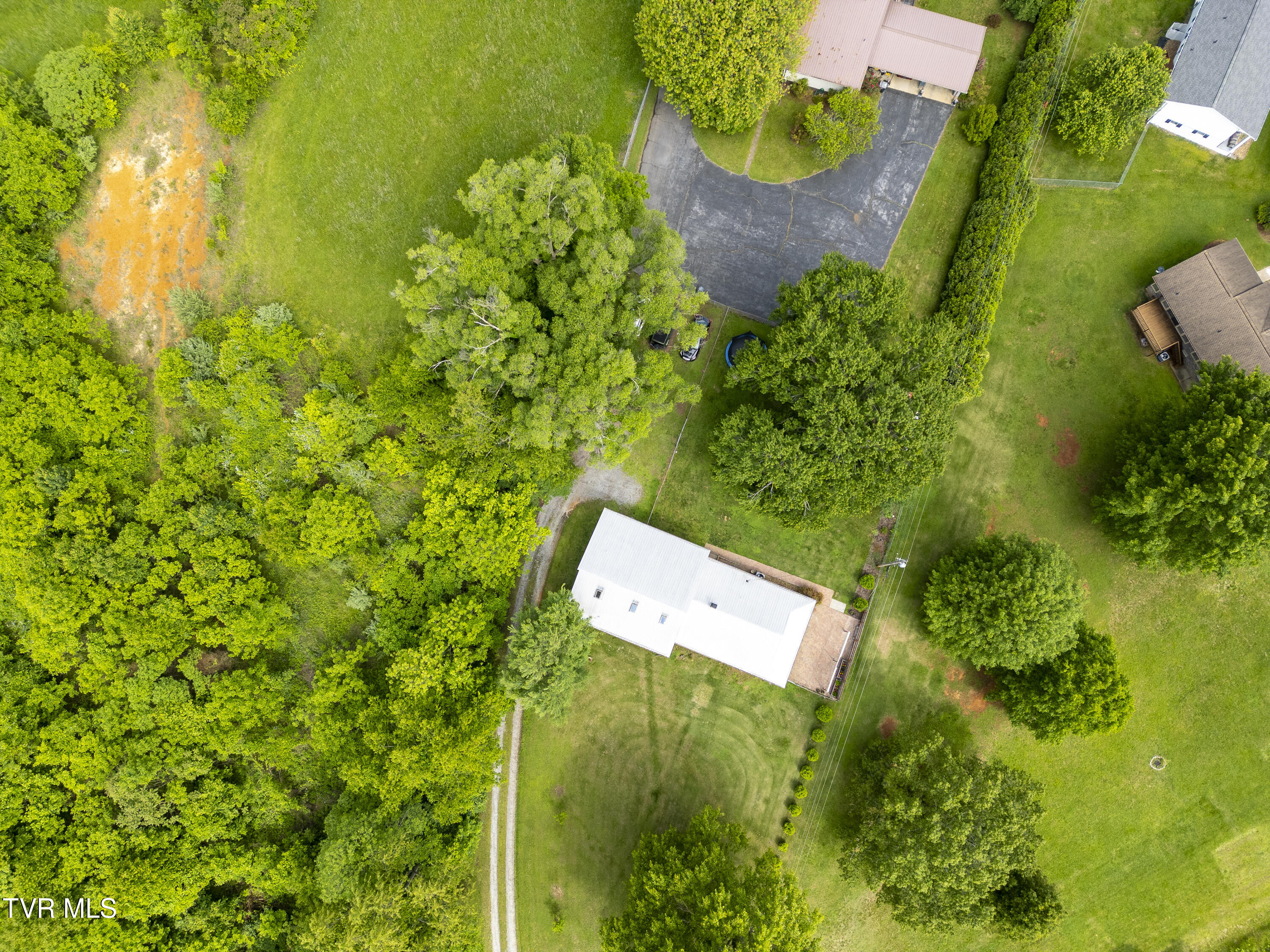 255 Holly Mountain Lane, Bristol, Virginia image 31