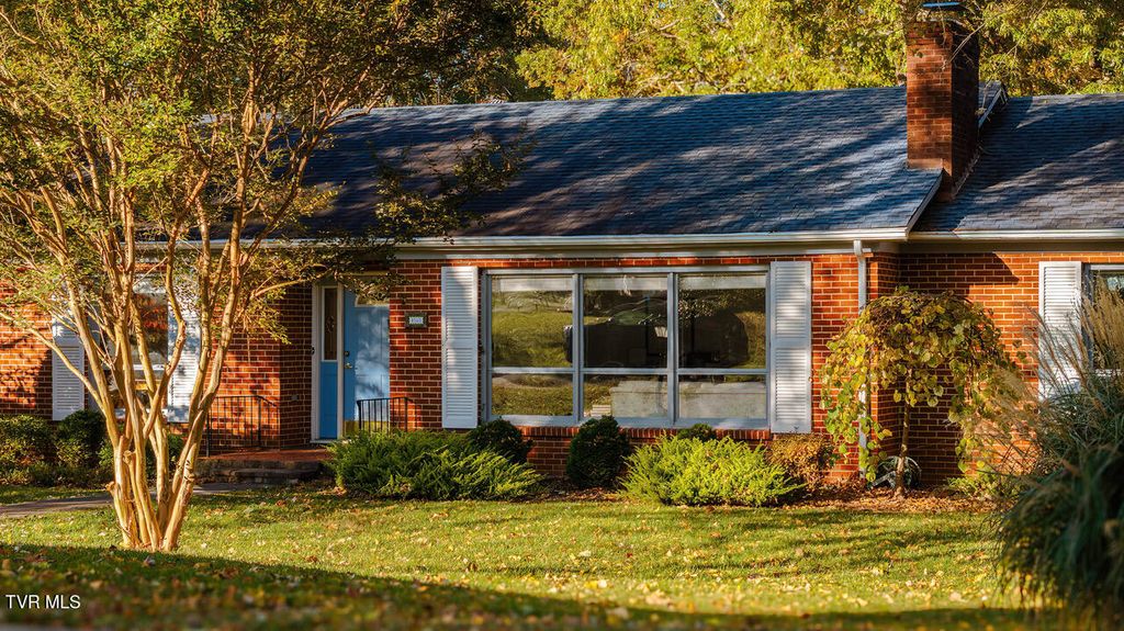 Photo of 1707 Fairway Drive, Johnson City, TN 37601 (MLS # 9987930)