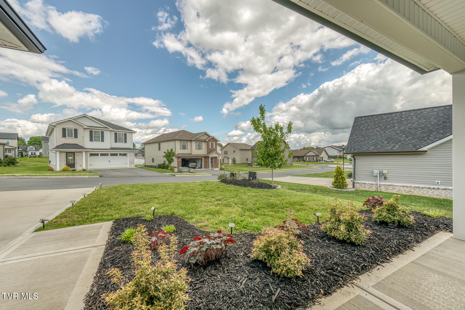 1447 Lemongrass Drive, Jonesborough, Tennessee image 2