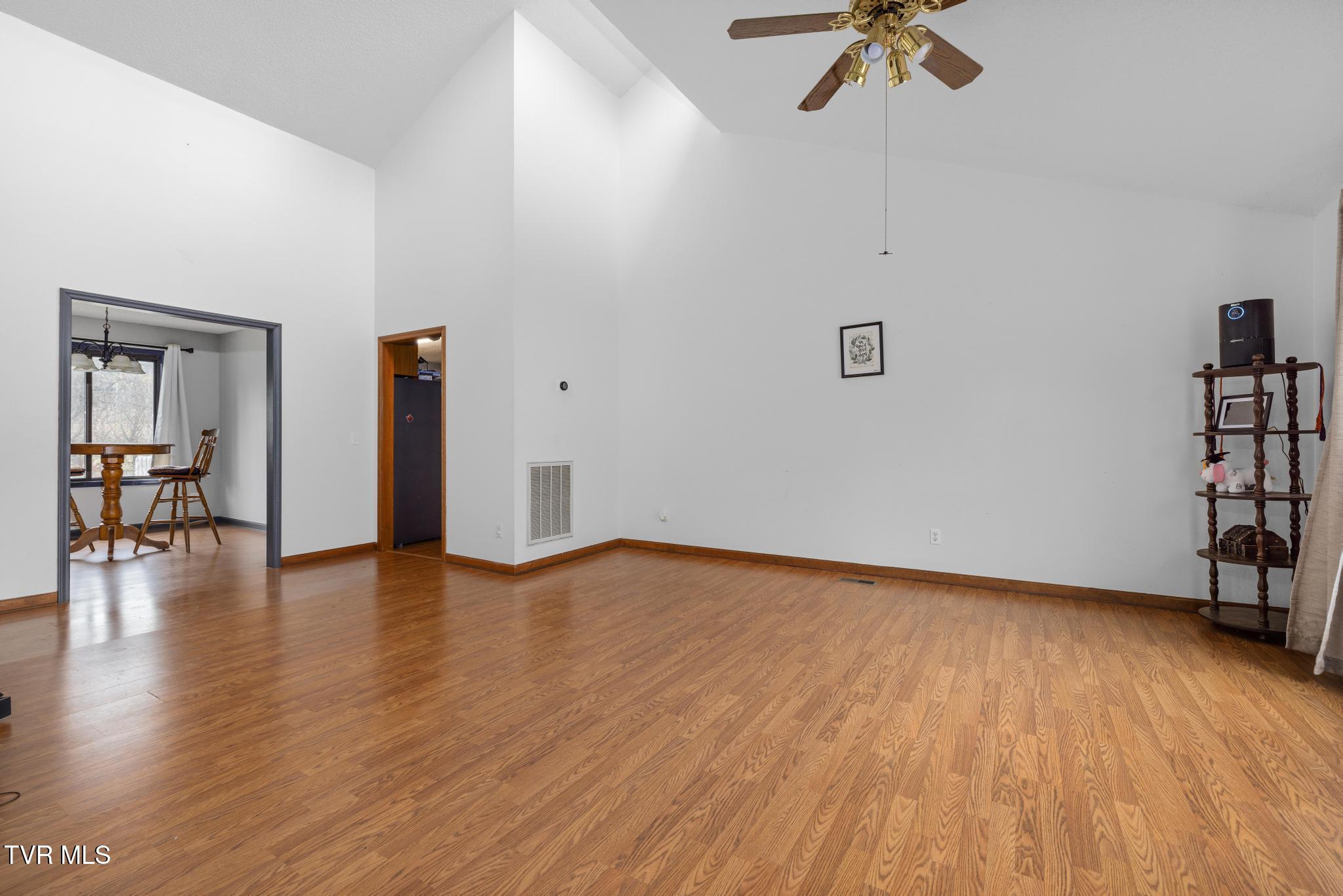 416 Crestfield Drive, Bristol, Tennessee image 6