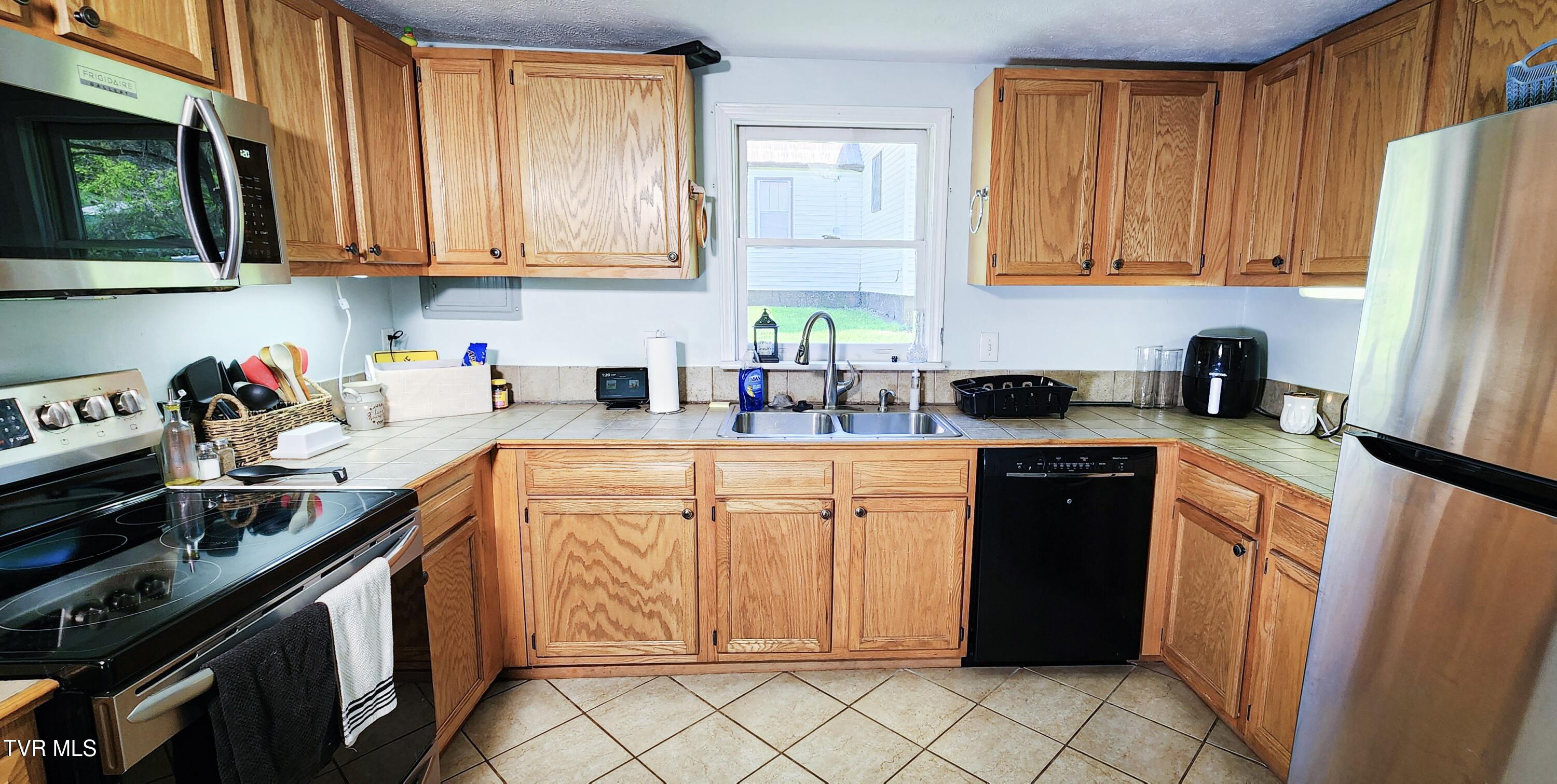 706 2nd Street, Damascus, Virginia image 7