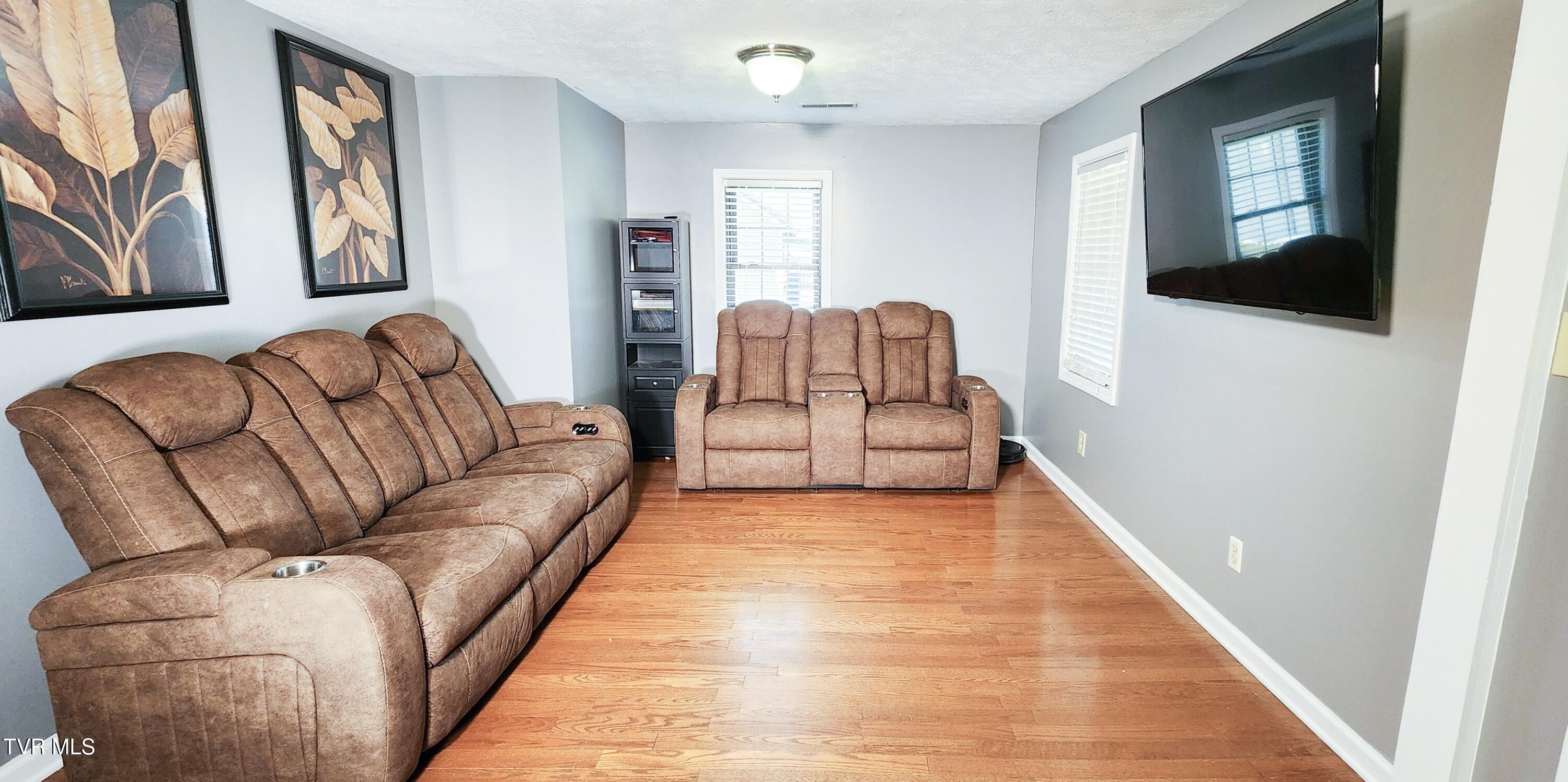 706 2nd Street, Damascus, Virginia image 3