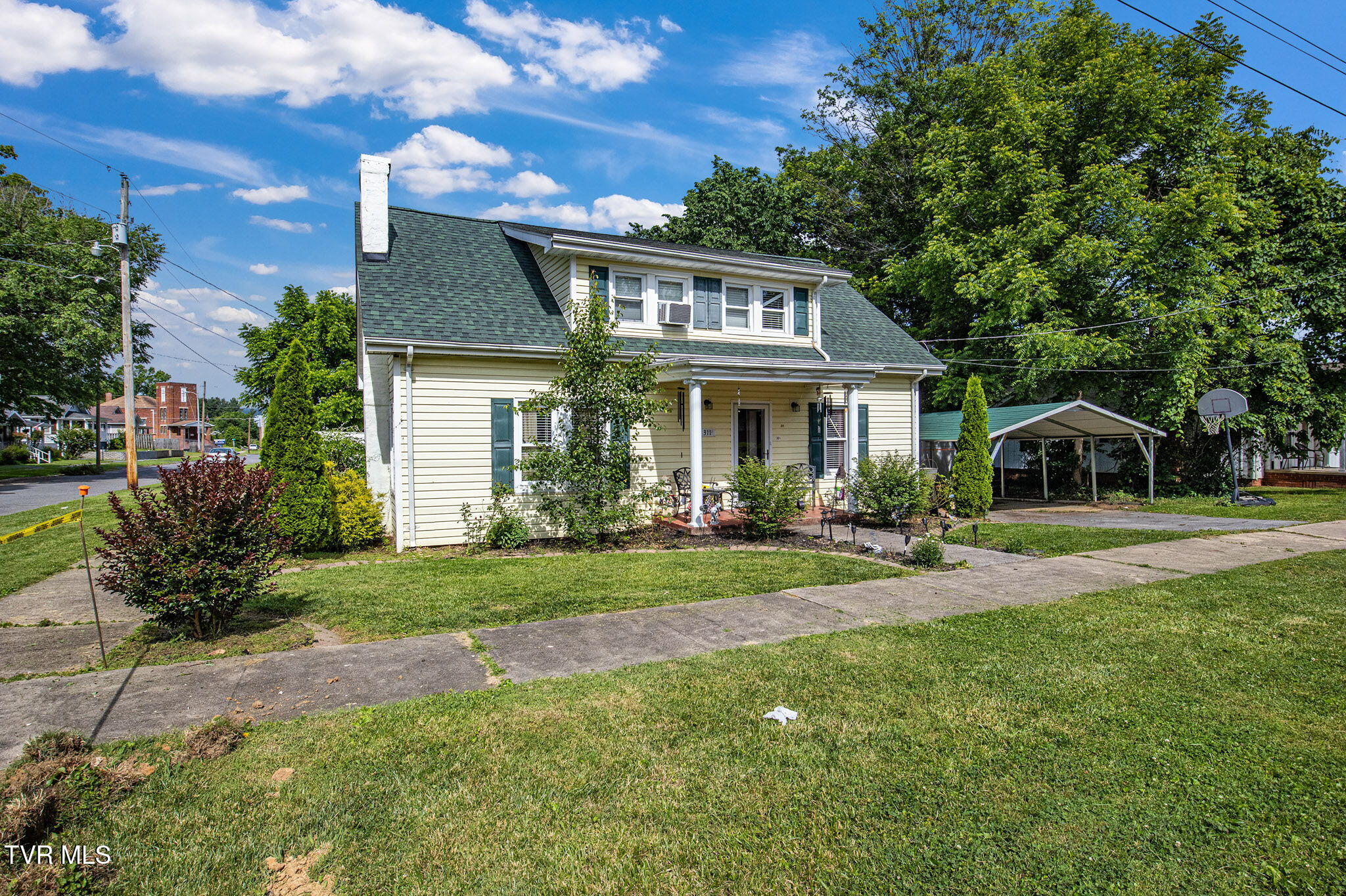 311 Roan Street, Elizabethton, Tennessee image 3