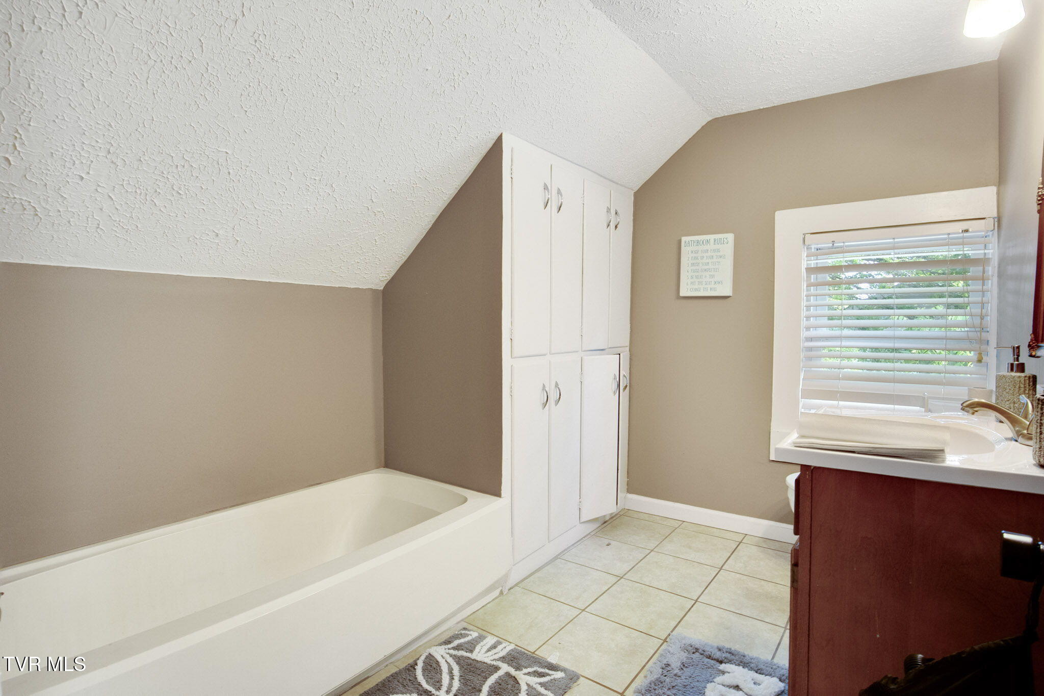 311 Roan Street, Elizabethton, Tennessee image 25