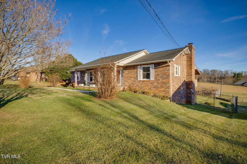 Photo of 120 Tangency Drive, Johnson City, TN 37615 (MLS # 9989342)