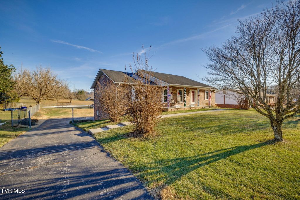 Photo of 120 Tangency Drive, Johnson City, TN 37615 (MLS # 9989342)