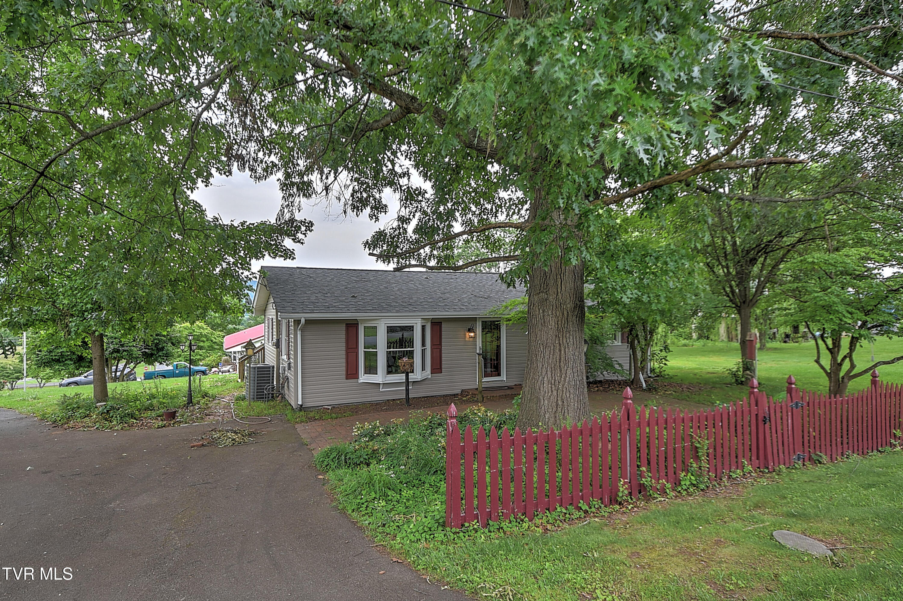 464 Devault Street, Church Hill, Tennessee image 4