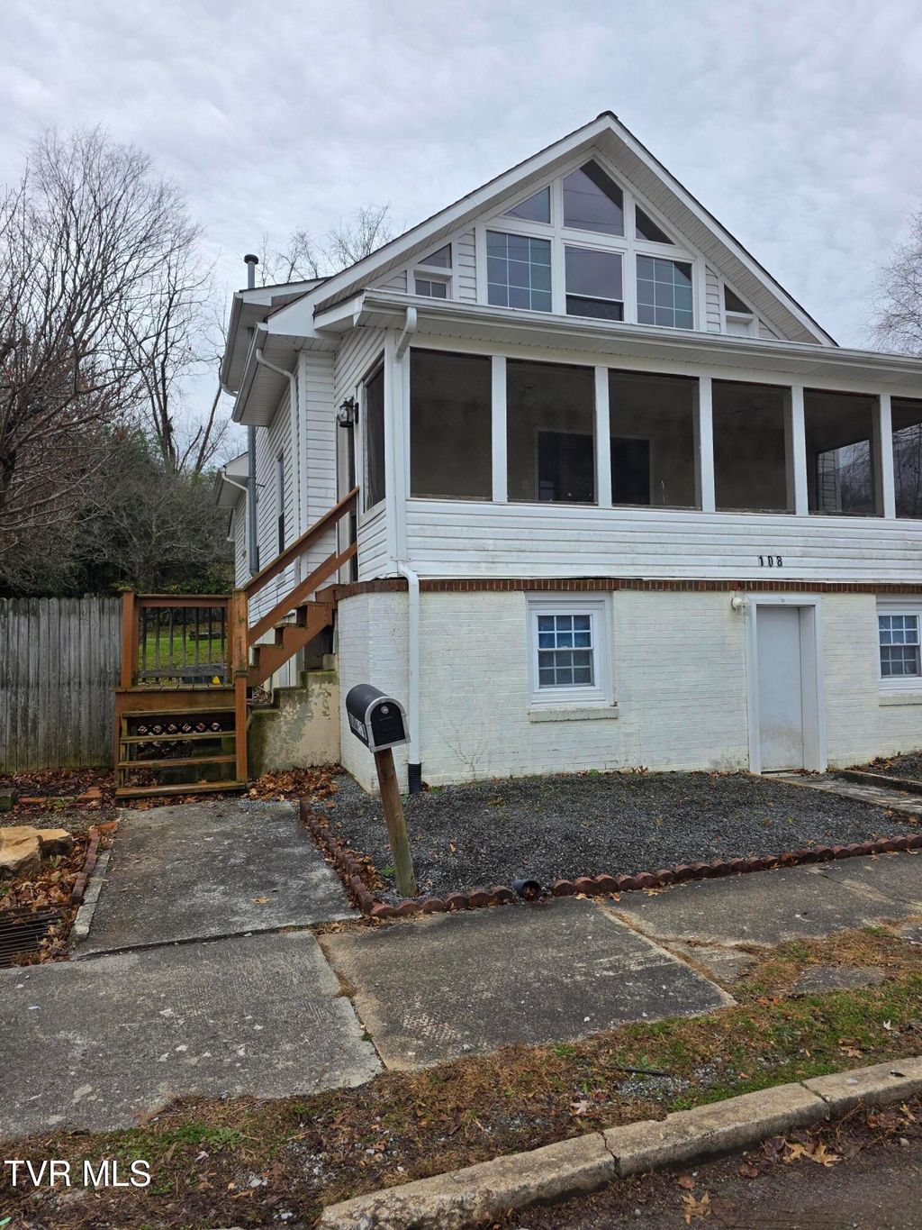 Photo of 108 K Street, Elizabethton, TN 37643 (MLS # 9988978)