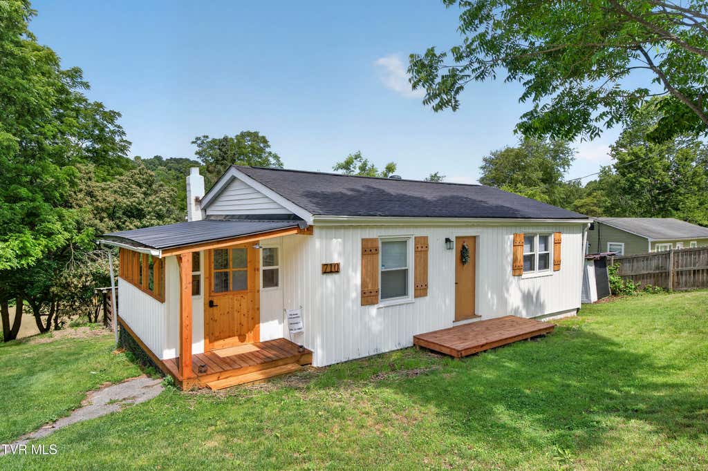 Photo of 710 Anderson Avenue, Marion, VA 24354 (MLS # 9998225)