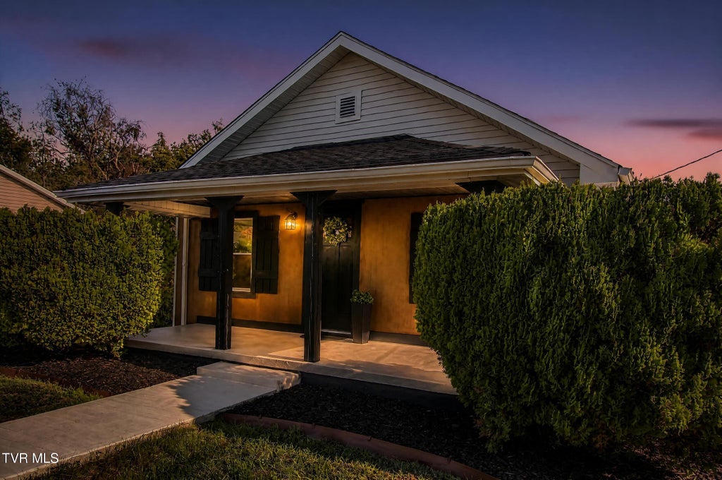 Photo of 485 Vance Street, Bristol, VA 24201 (MLS # 10001975)