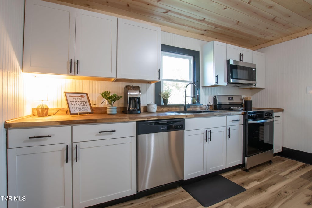 Photo of 485 Vance Street, Bristol, VA 24201 (MLS # 10001975)