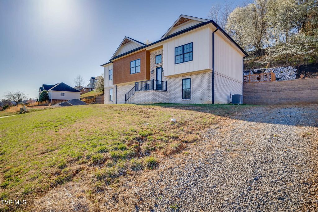Photo of 4724 Sterling Lane, Kingsport, TN 37664 (MLS # 9992186)