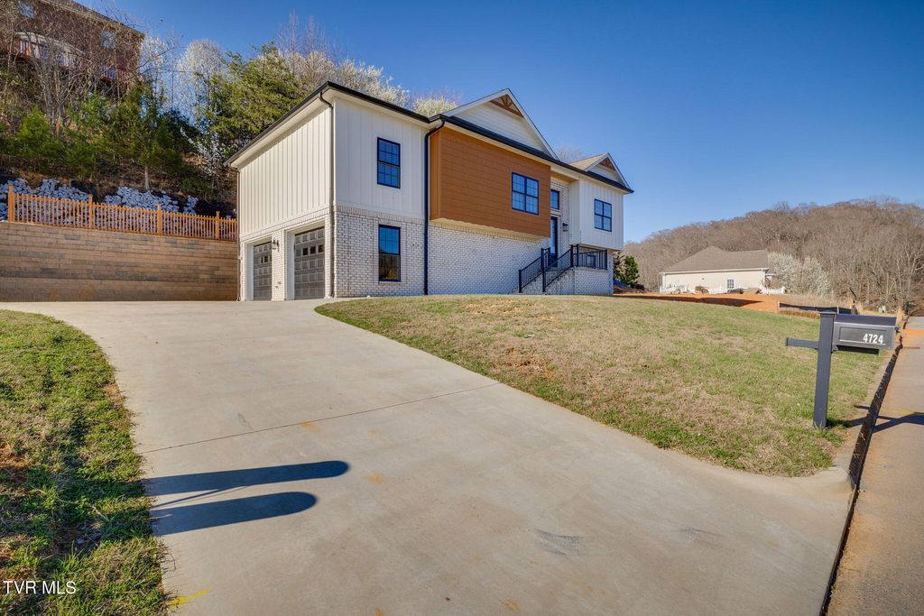 Photo of 4724 Sterling Lane, Kingsport, TN 37664 (MLS # 9992186)