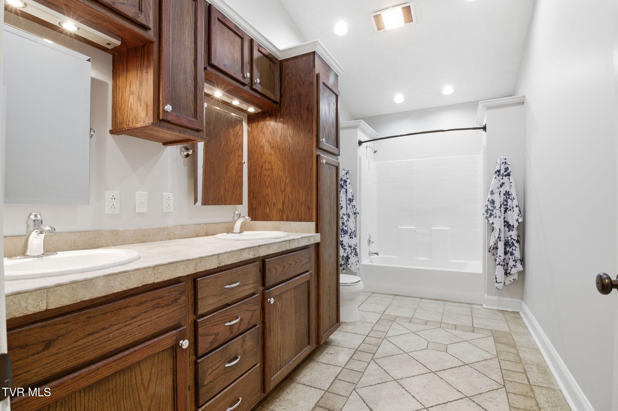 Bristol, Virginia 24202, United States, 4 Bedrooms Bedrooms, ,3 BathroomsBathrooms,Residential,Active,251246