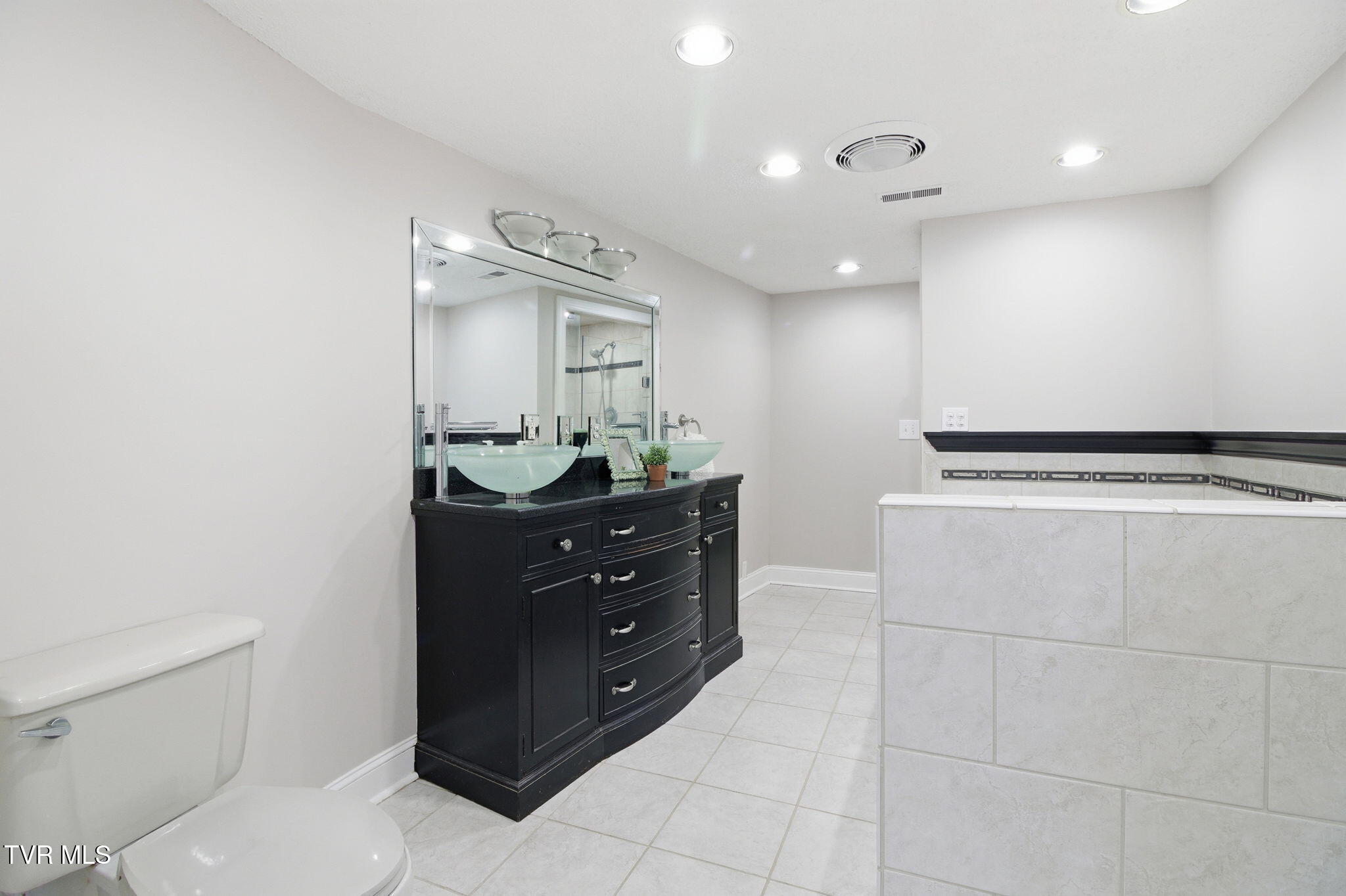 Bristol, Virginia 24202, United States, 4 Bedrooms Bedrooms, ,3 BathroomsBathrooms,Residential,Active,251246