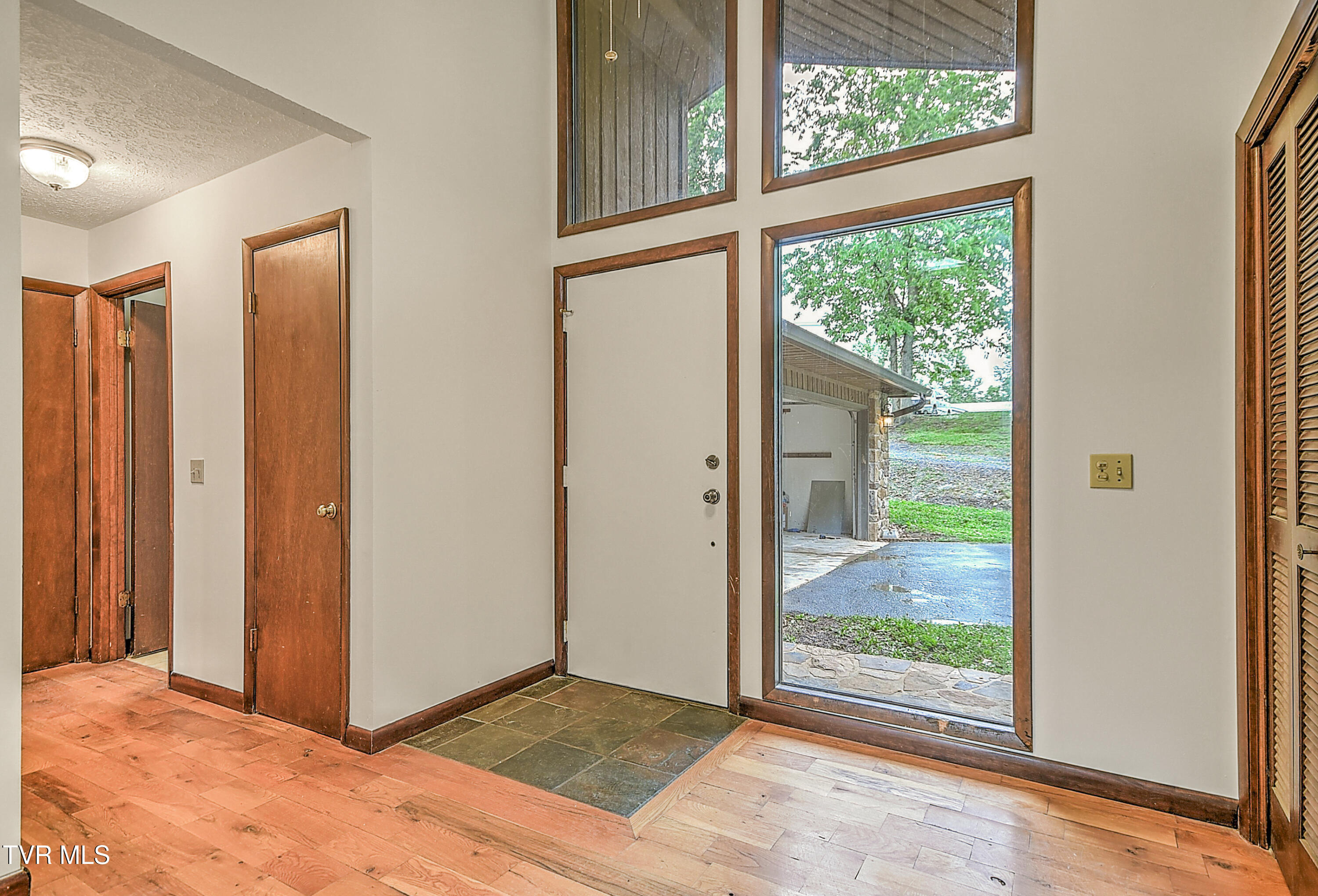 121 Lone Oak Drive, Kingsport, Tennessee image 3