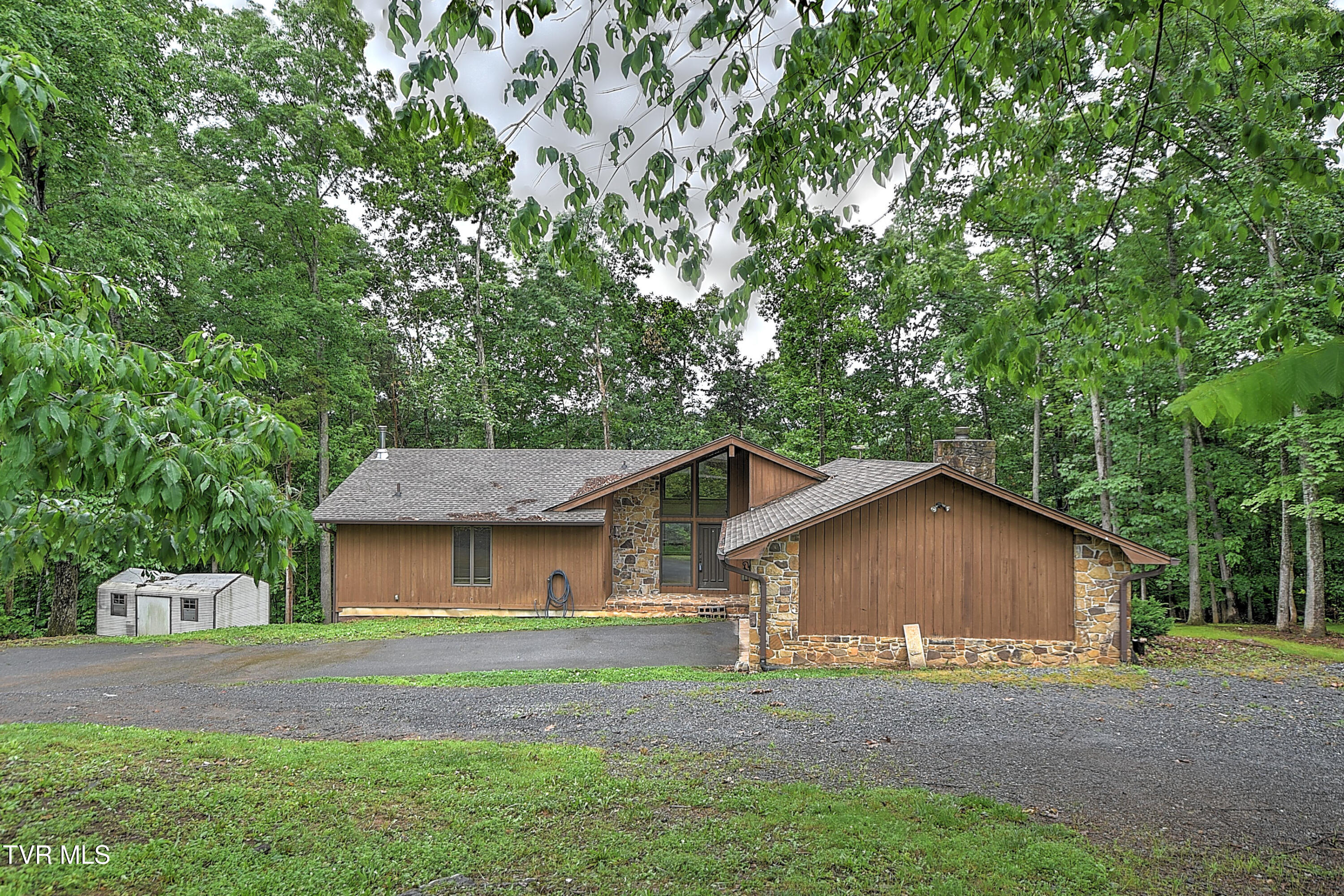 121 Lone Oak Drive, Kingsport, Tennessee image 2
