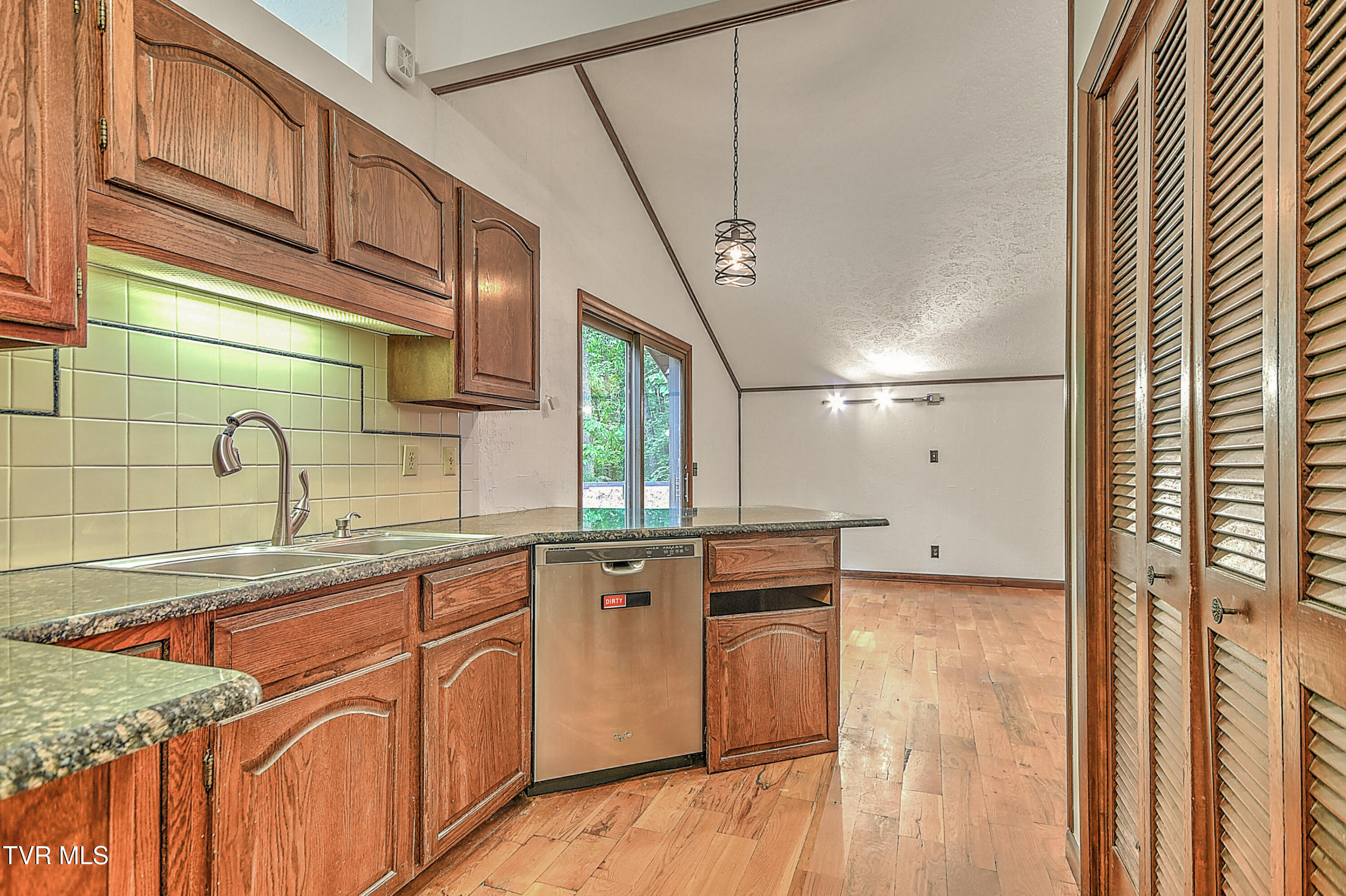 121 Lone Oak Drive, Kingsport, Tennessee image 8