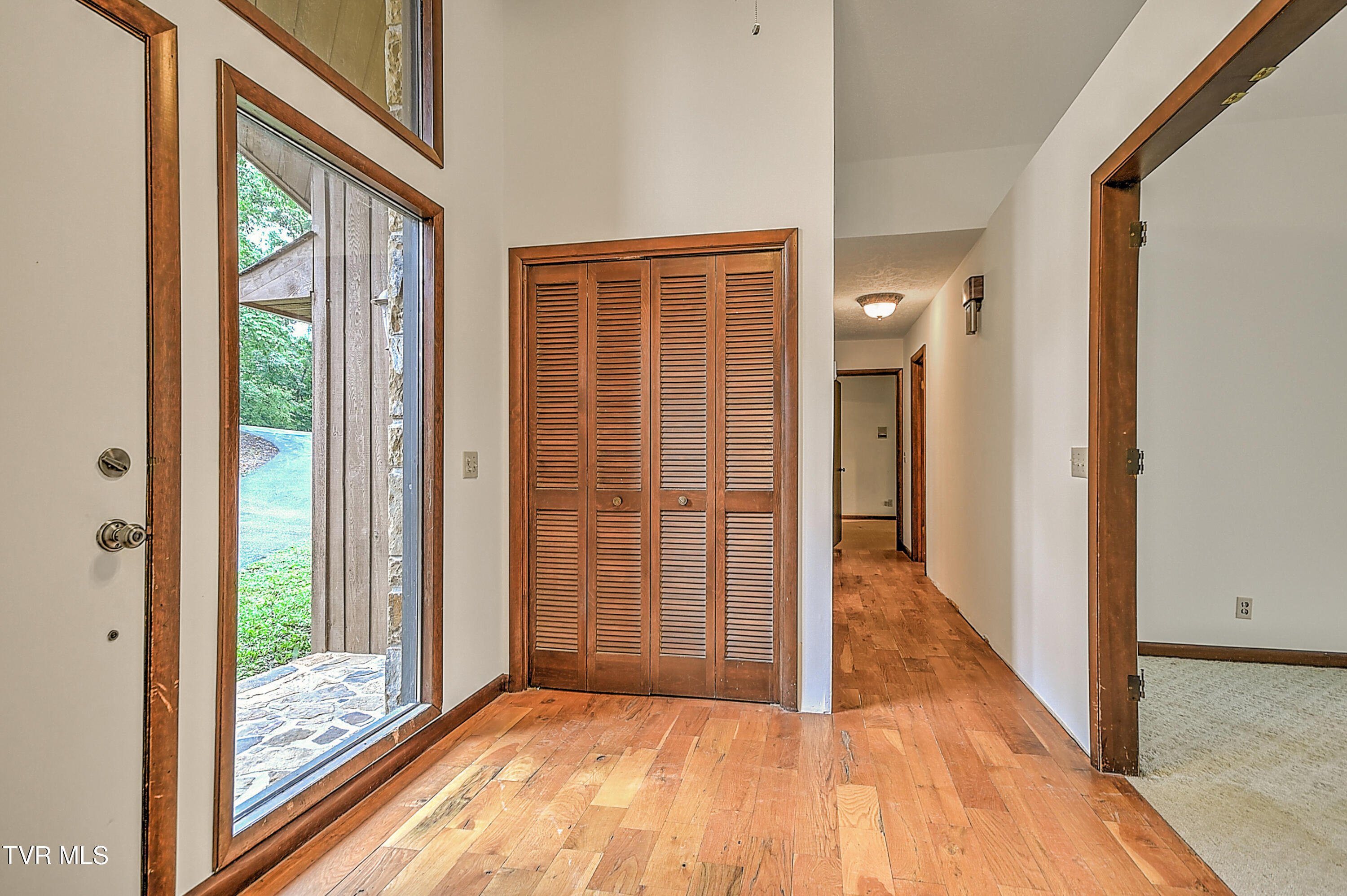 121 Lone Oak Drive, Kingsport, Tennessee image 4