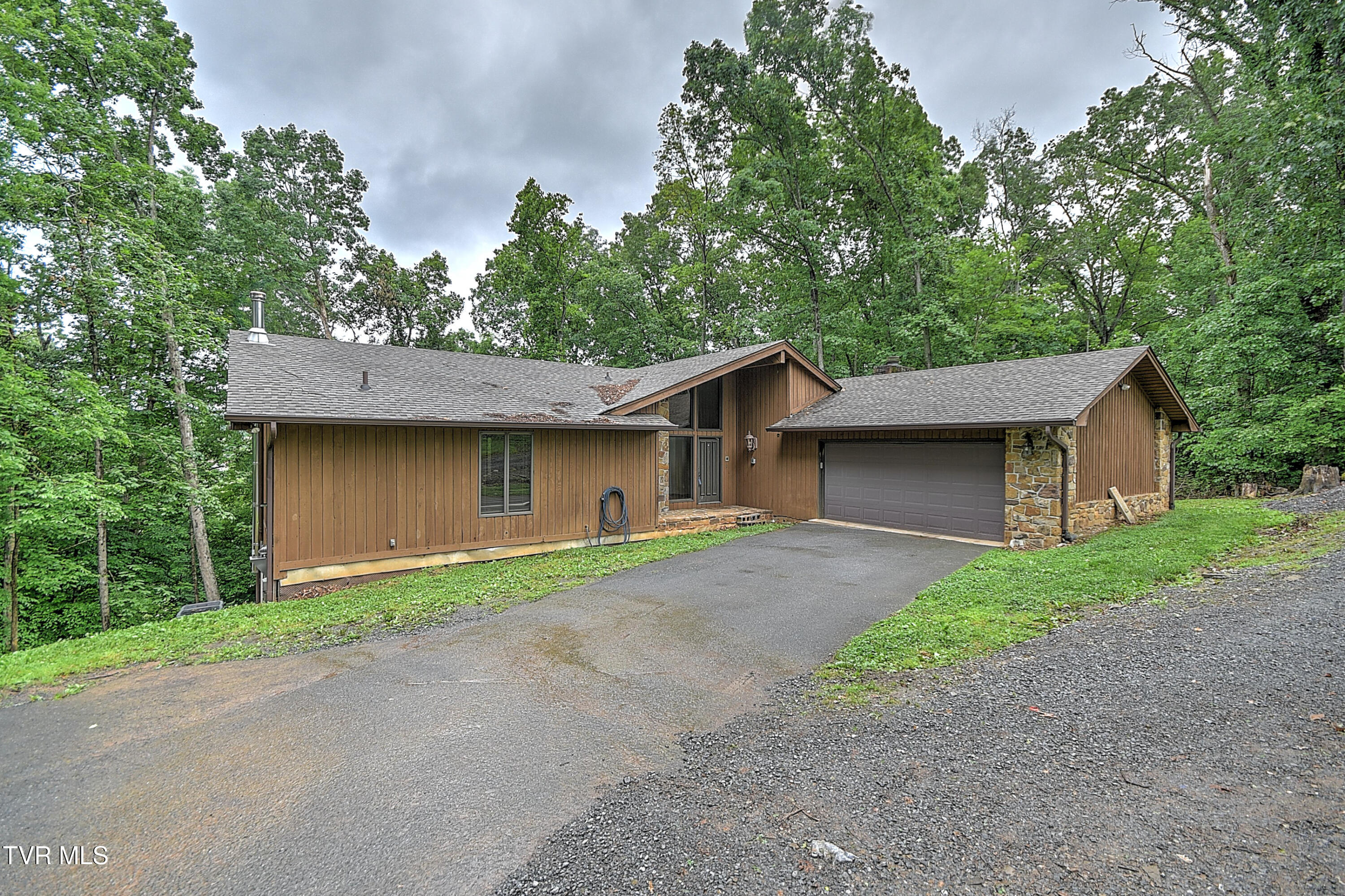 121 Lone Oak Drive, Kingsport, Tennessee image 1