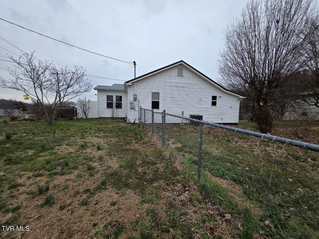 Photo of 421 Juniper Street, Greeneville, TN 37745 (MLS # 9992074)