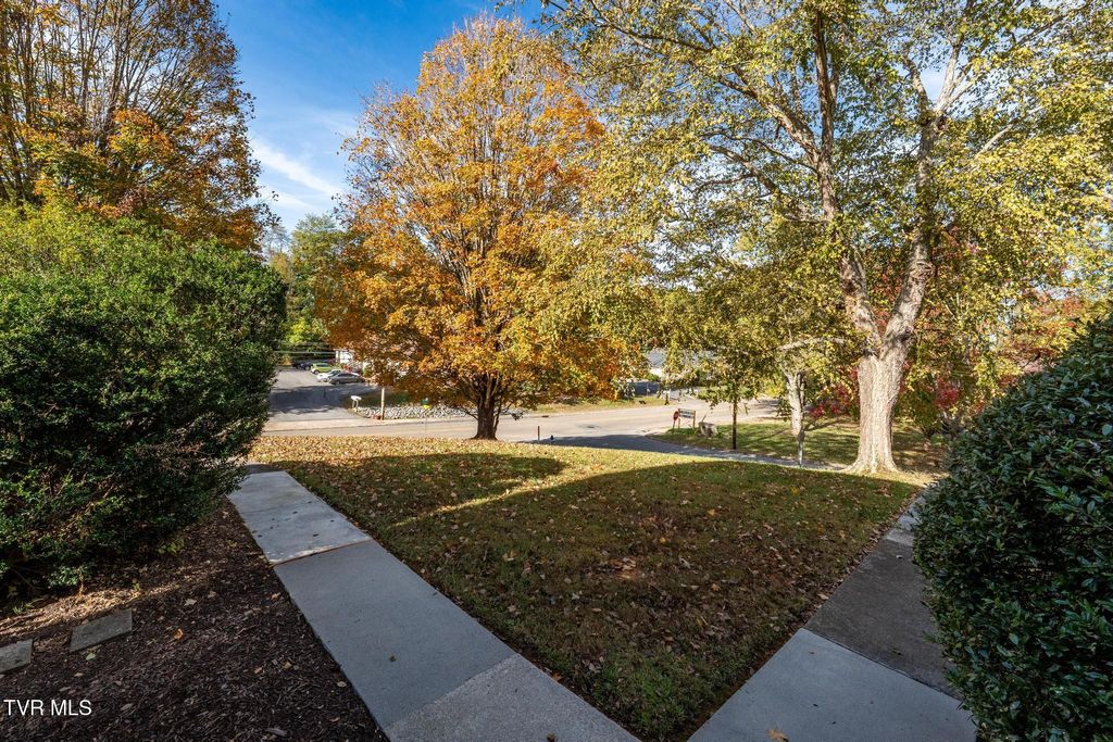 Photo of 500 Pilgrim Court #B, Johnson City, TN 37601 (MLS # 9987703)