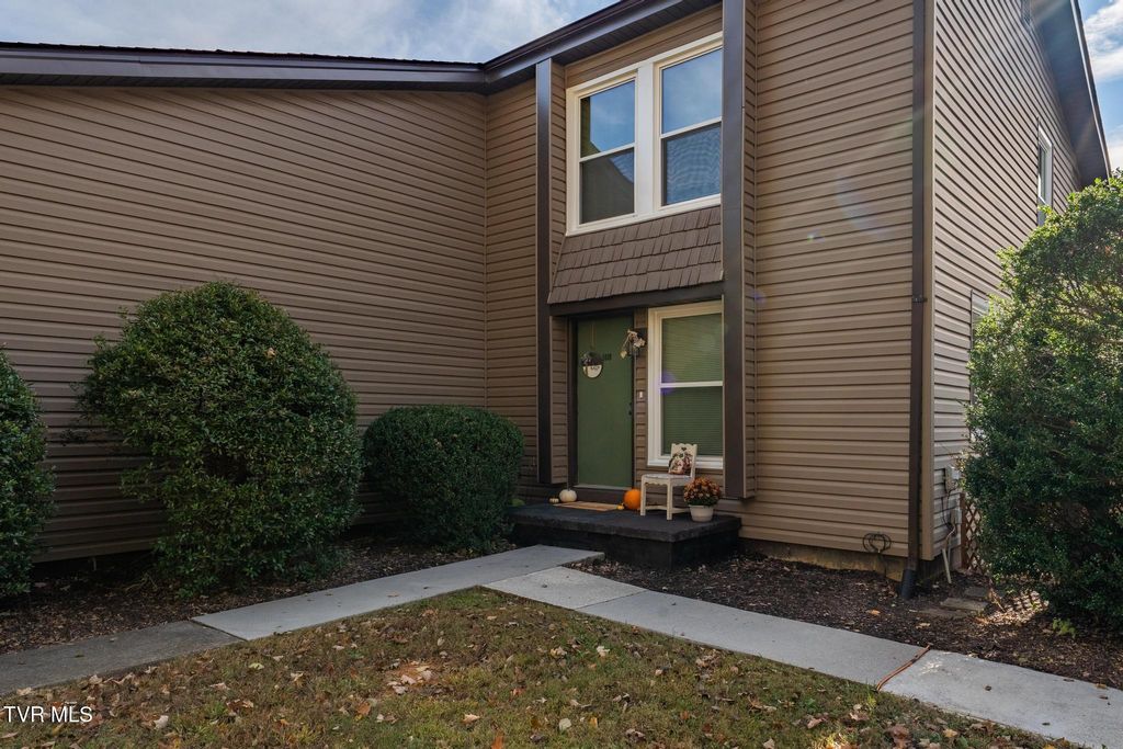 Photo of 500 Pilgrim Court #B, Johnson City, TN 37601 (MLS # 9987703)