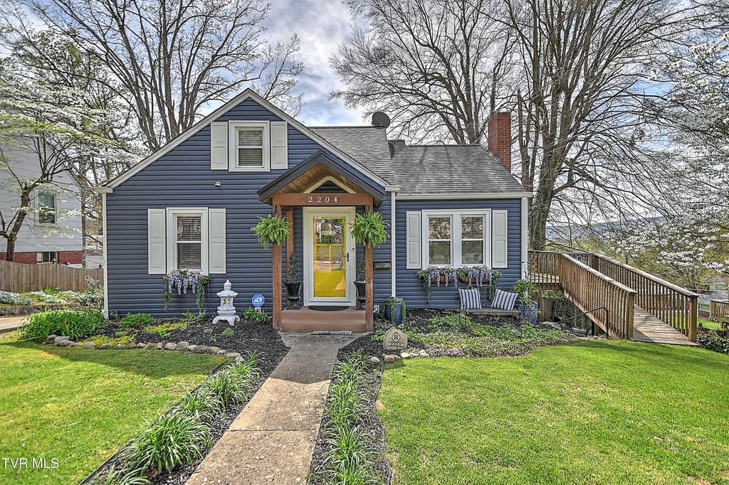 Photo of 2204 Cypress Street, Kingsport, TN 37664 (MLS # 9993513)