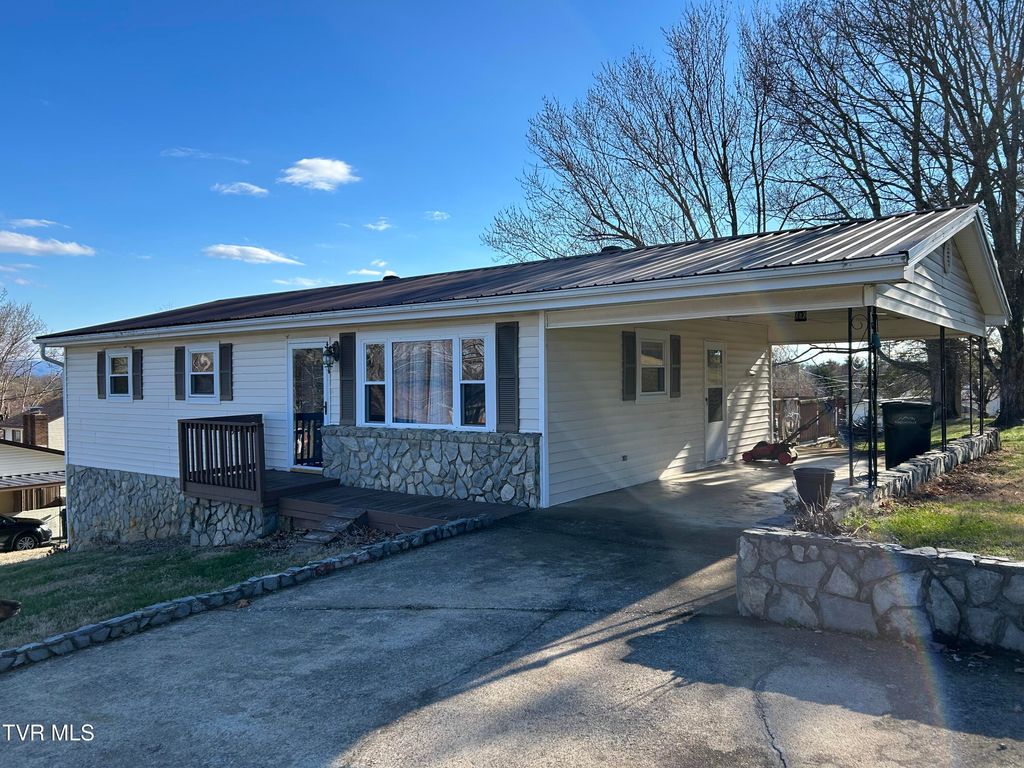 Photo of 211 Linda Street, Greeneville, TN 37743 (MLS # 9991778)
