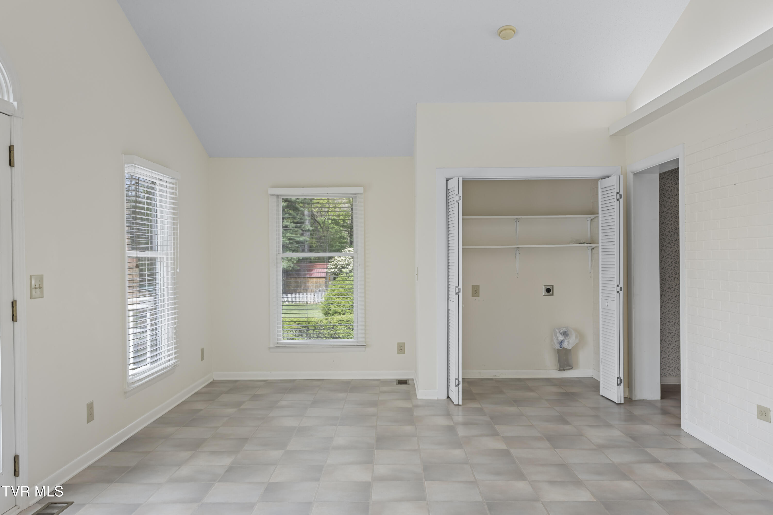 306 Pinecrest Drive, Greeneville, Tennessee image 20