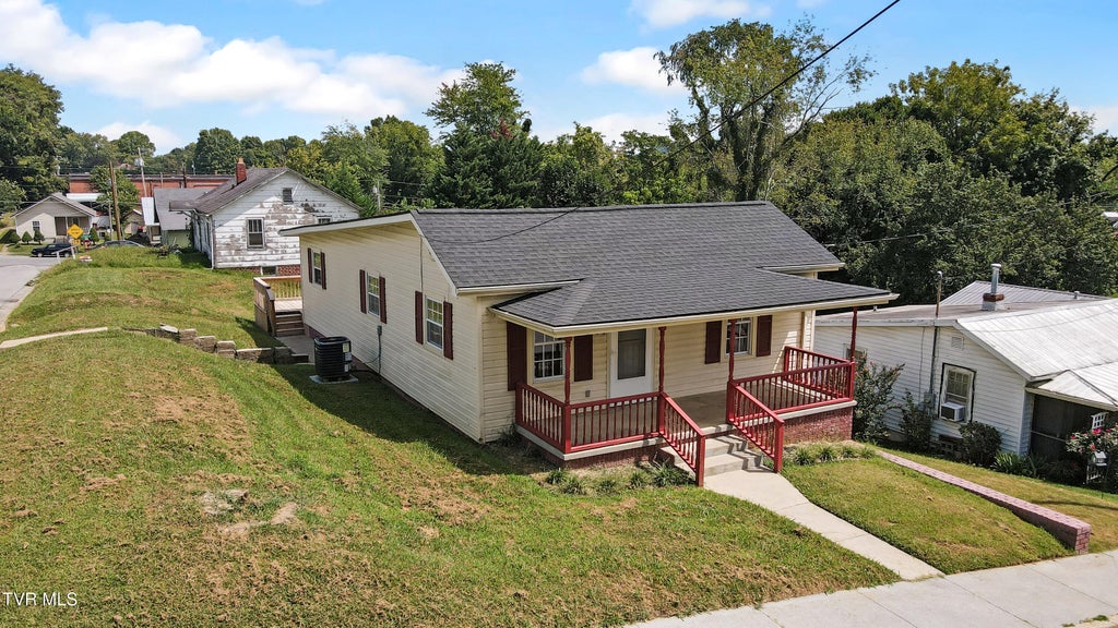Photo of 820 Montgomery Street, Johnson City, TN 37604 (MLS # 10000699)