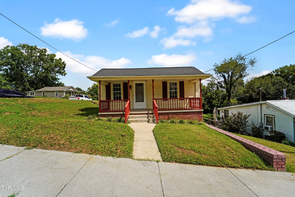 Photo of 820 Montgomery Street, Johnson City, TN 37604 (MLS # 10000699)