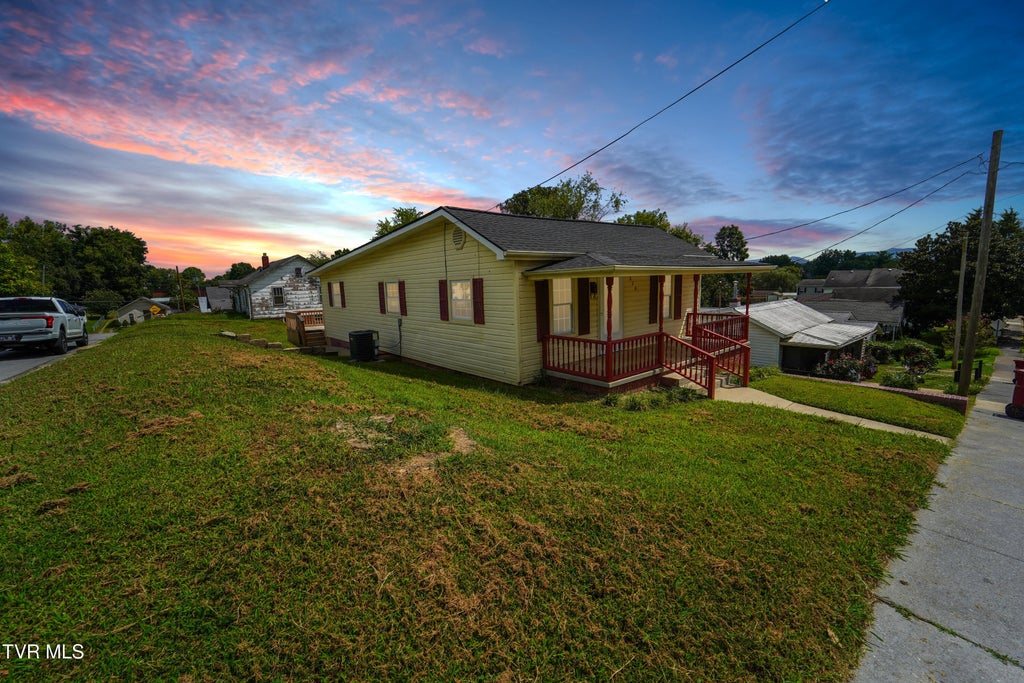 Photo of 820 Montgomery Street, Johnson City, TN 37604 (MLS # 10000699)