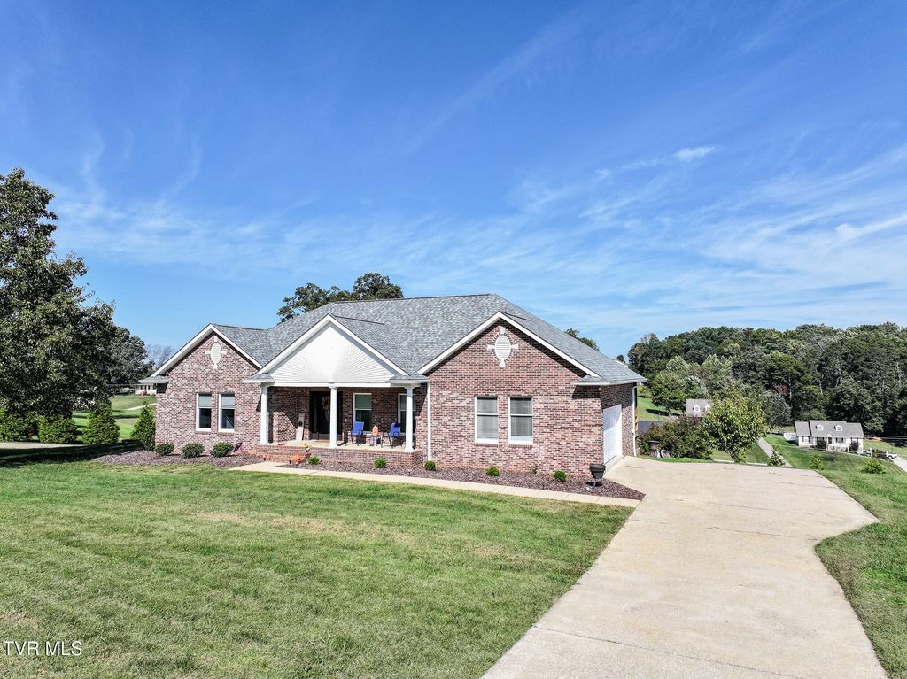 Photo of 175 Golf Trace Drive, Greeneville, TN 37743 (MLS # 9986704)
