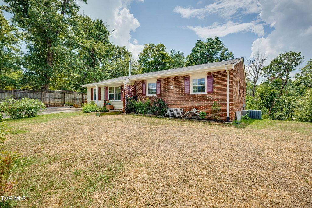 Photo of 119 Belsay Drive, Kingsport, TN 37660 (MLS # 9992712)