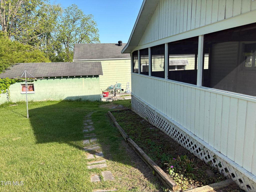 Photo of 569 Vance Street, Bristol, VA 24201 (MLS # 9994937)