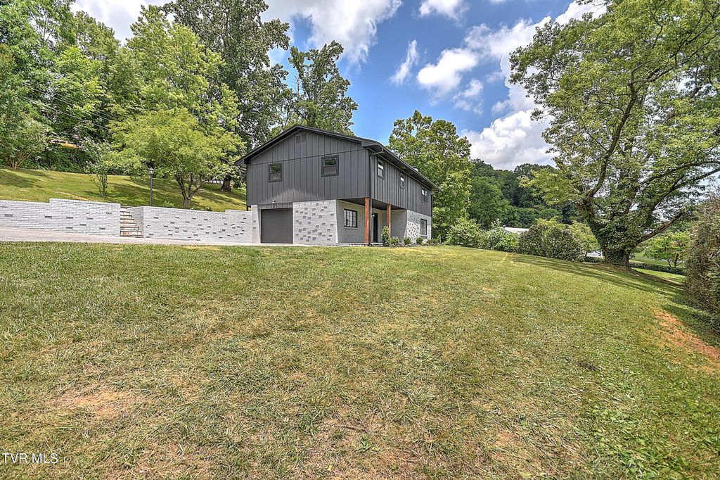 Photo of 1091 Long Crescent Dr Drive, Bristol, VA 24201 (MLS # 9985597)
