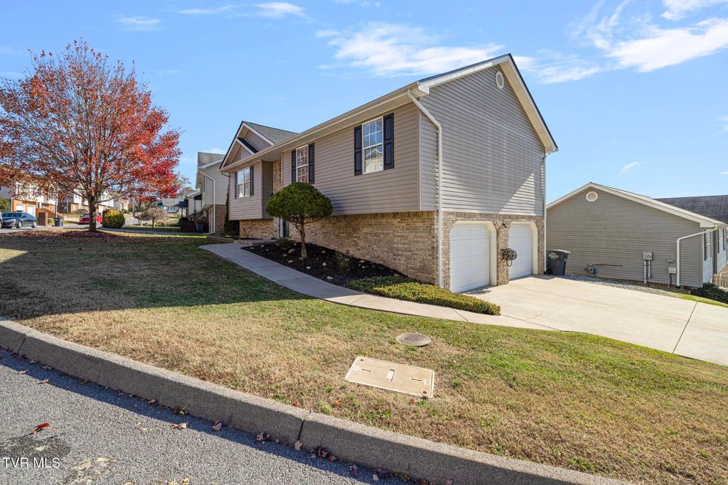 Photo of 248 Stone Edge Circle, Kingsport, TN 37660 (MLS # 9988373)